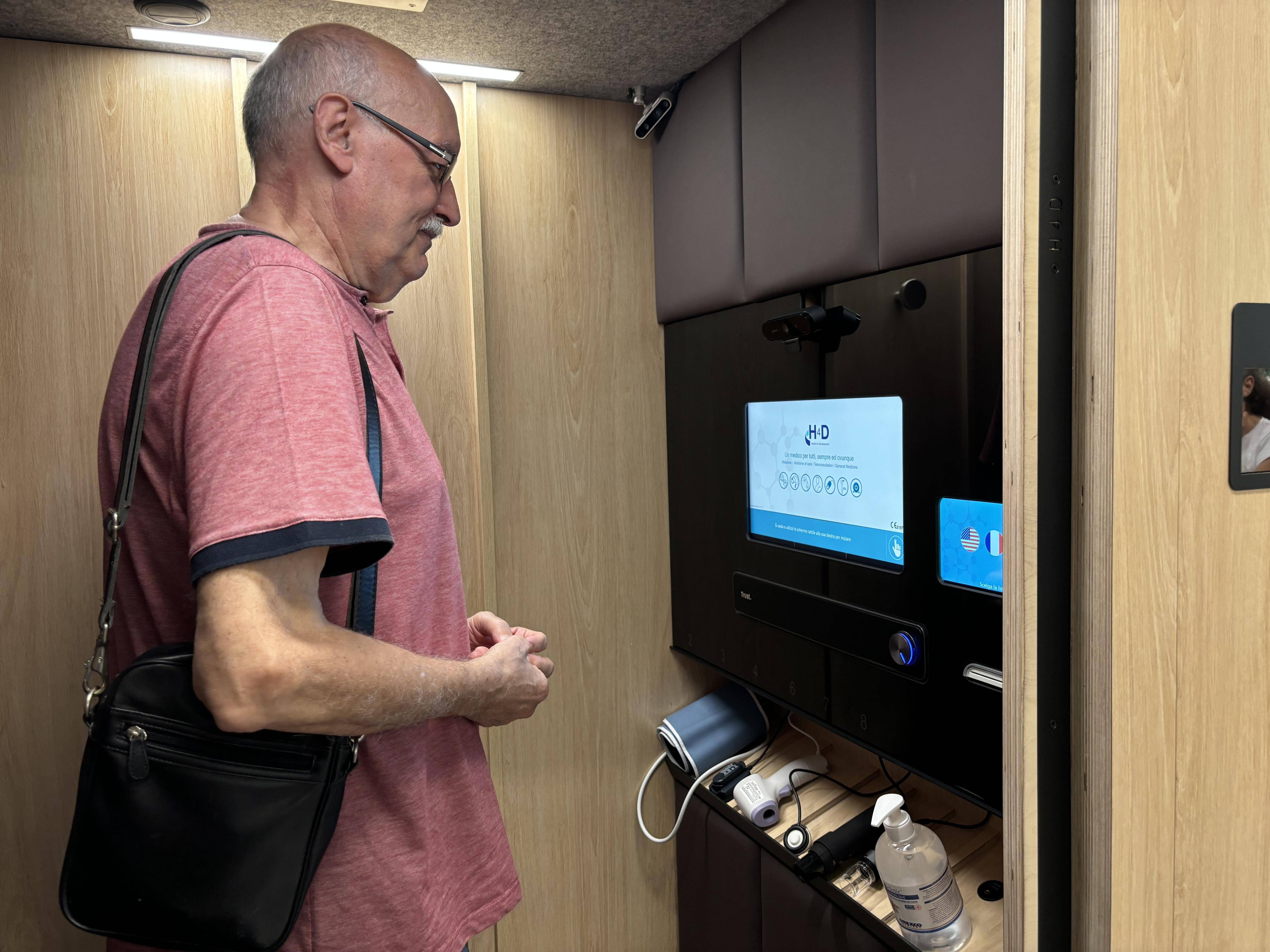 Première ville du département à avoir misé sur cette cabine permettant de consulter un médecin à distance, Menton se fait planter par la société