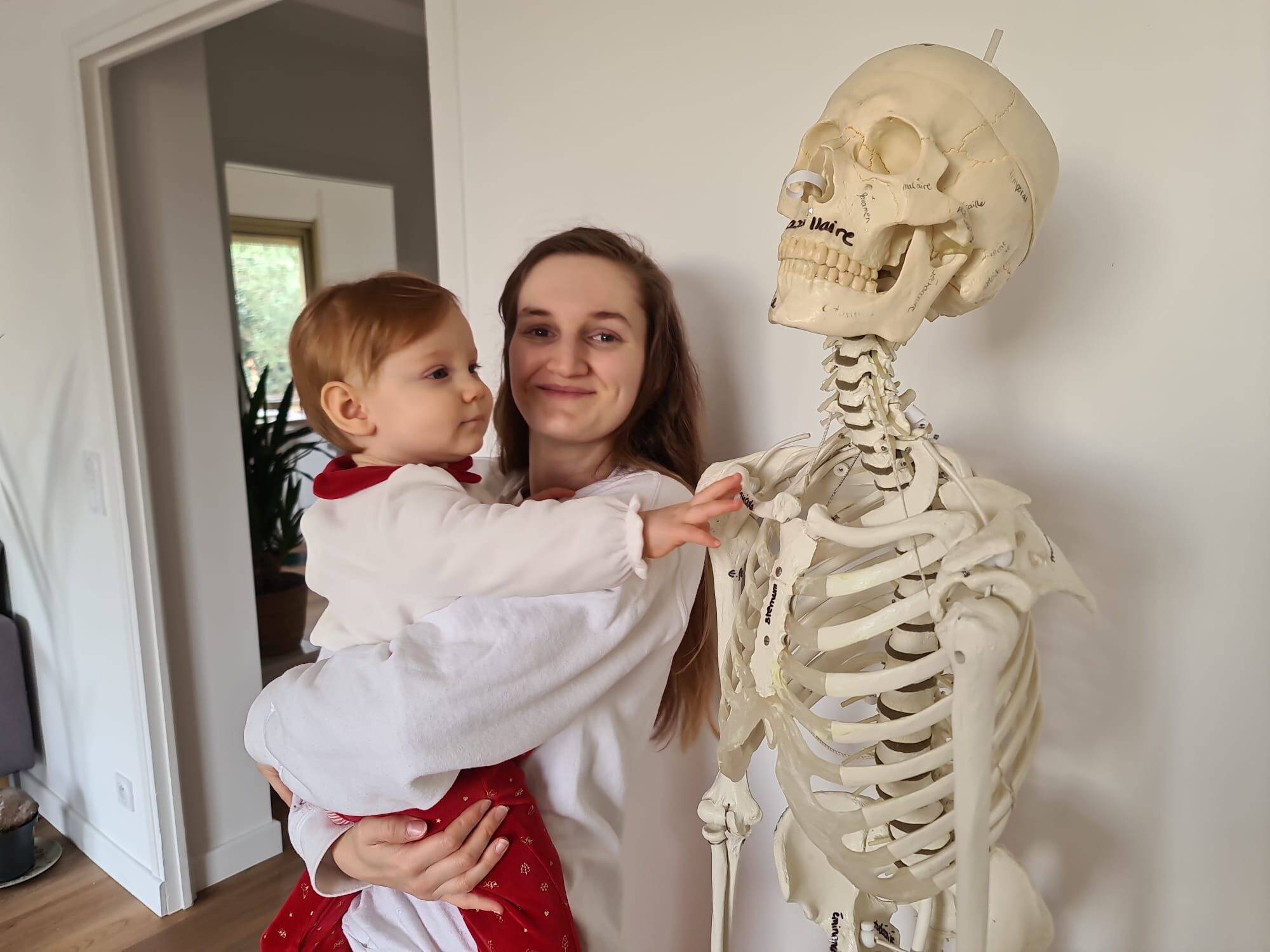 "Quand je finirai mes études, ma fille aura 12 ans": cette maman étudiante, adepte des réseaux sociaux, va régulièrement en cours avec son enfant