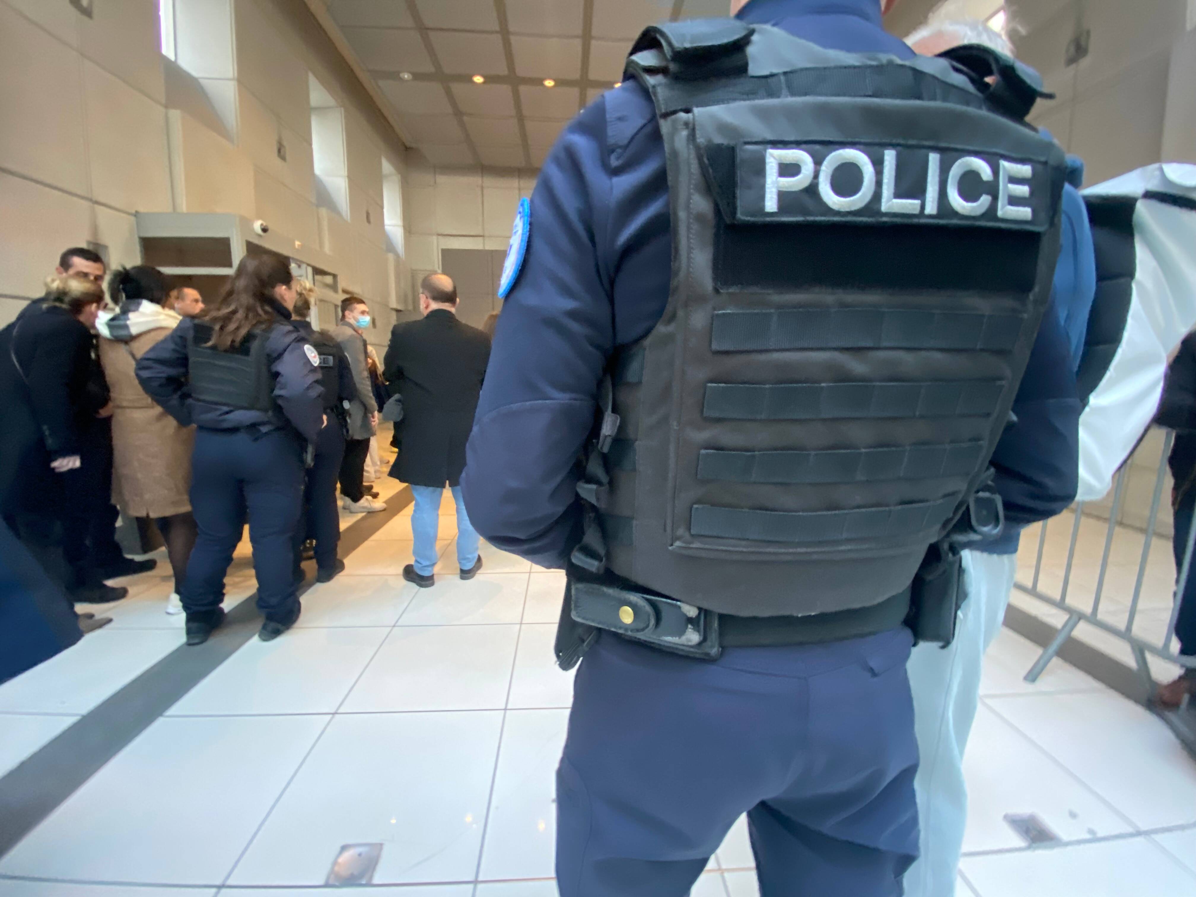 Suspectés d'avoir lynché deux policiers en repos à Nice: trois des cinq prévenus placés en détention