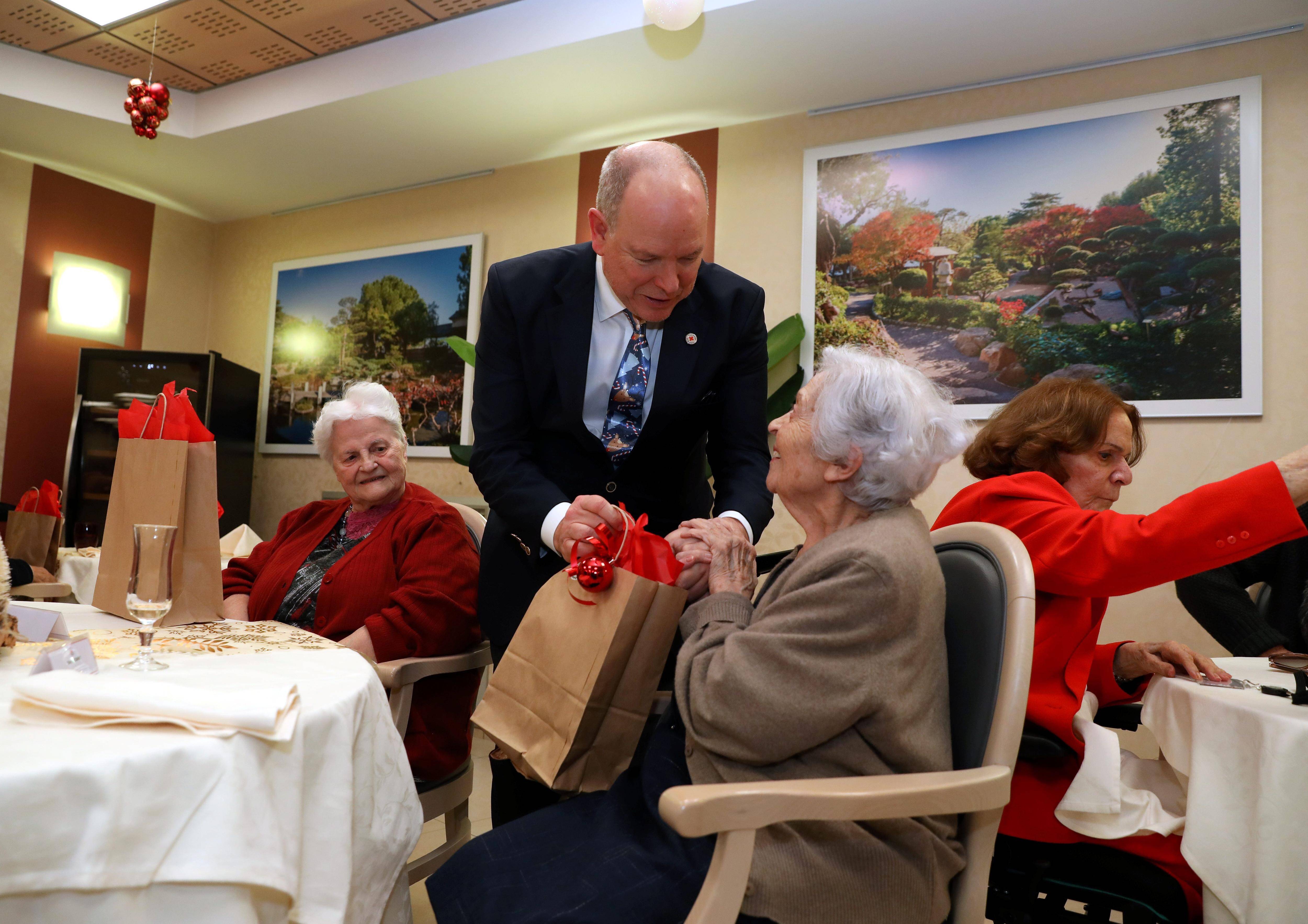 Le Prince fête Noël avec les aînés de l'A Qietüdine