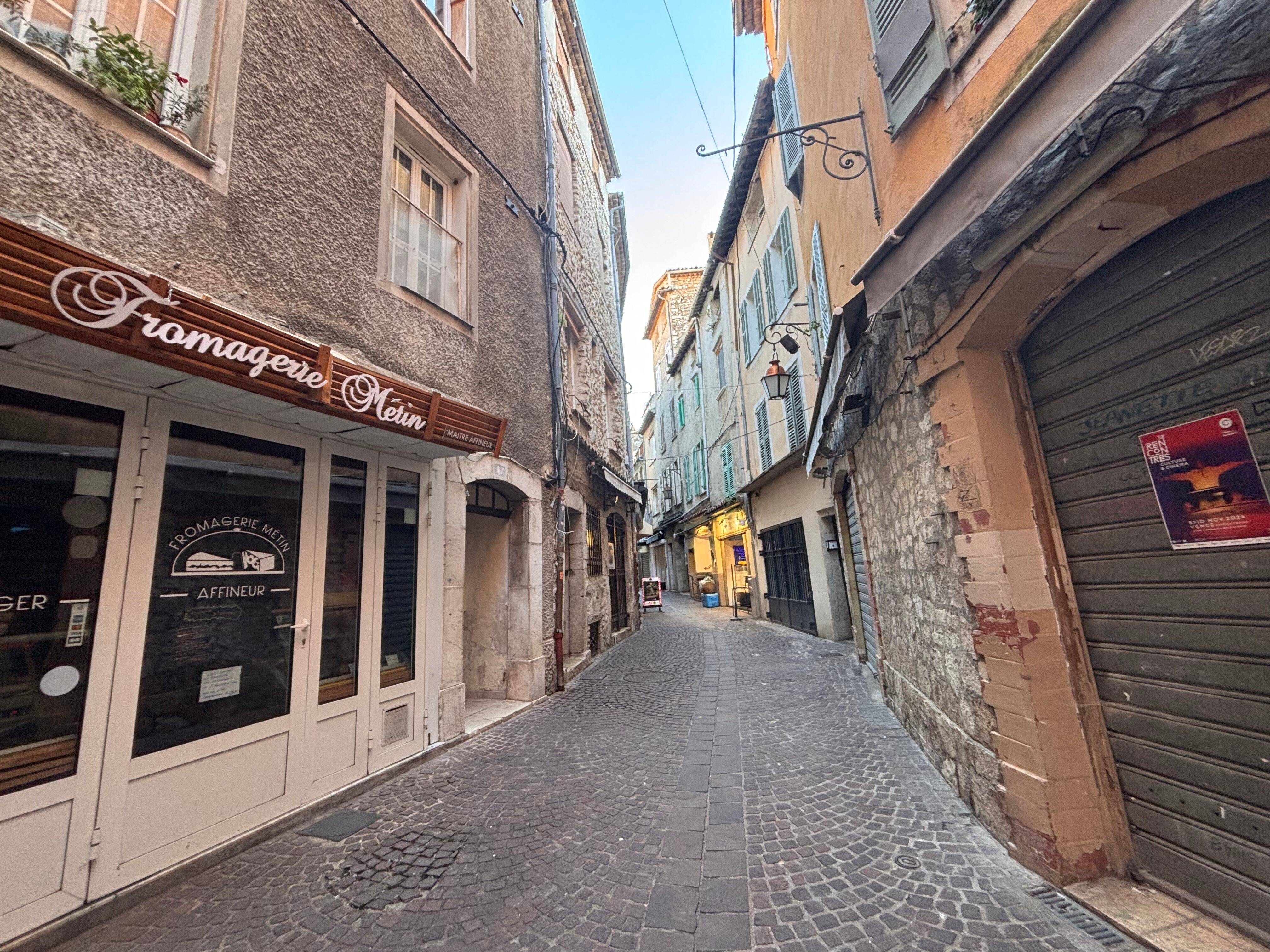 "On est en survie, on a peur de ne pas finir l'année": les commerçants de Vence se disent "en souffrance"