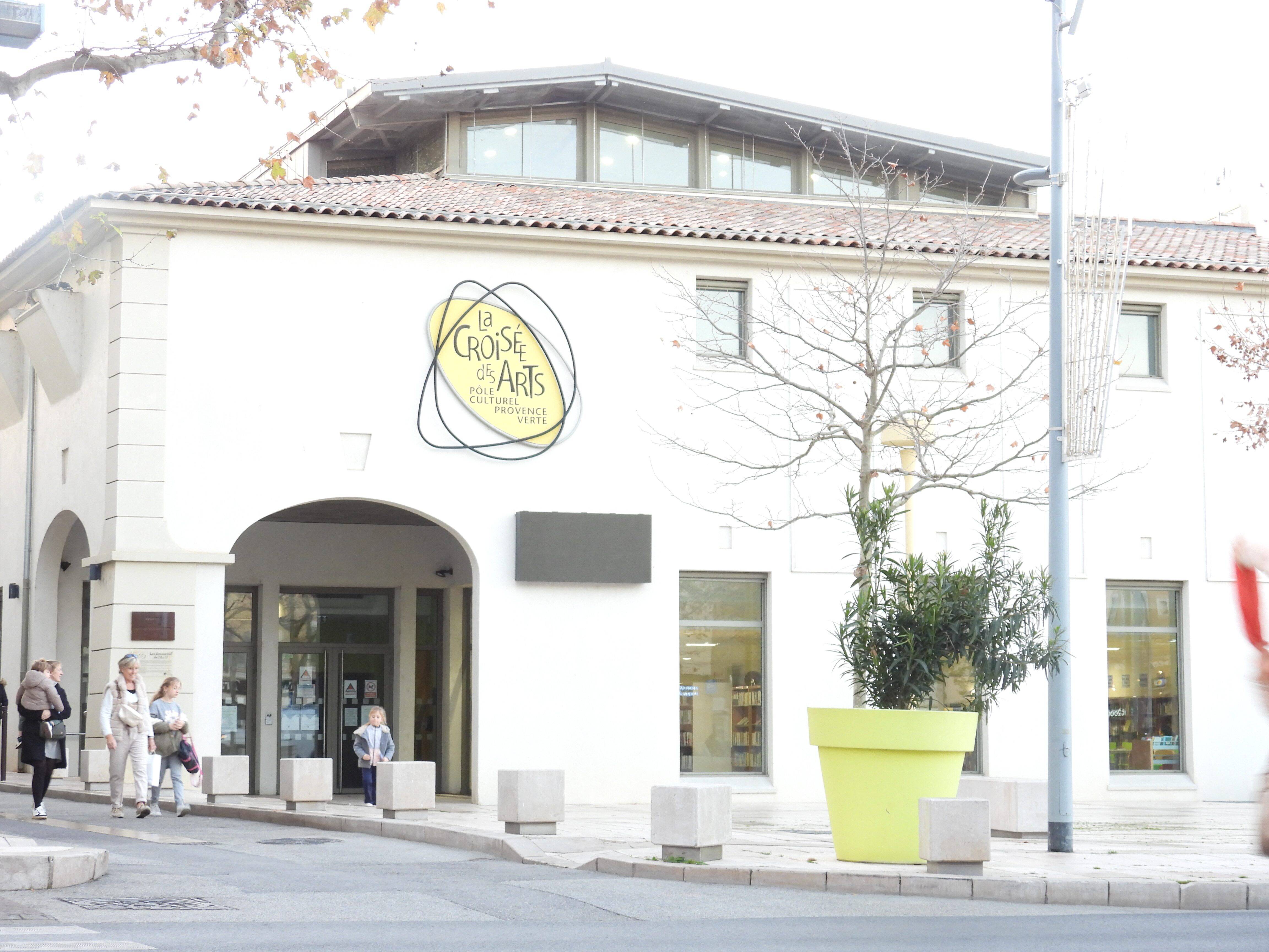 Gestion de la salle de spectacles de la Croisée des Arts: Provence verte et Saint-Maximin réconciliées