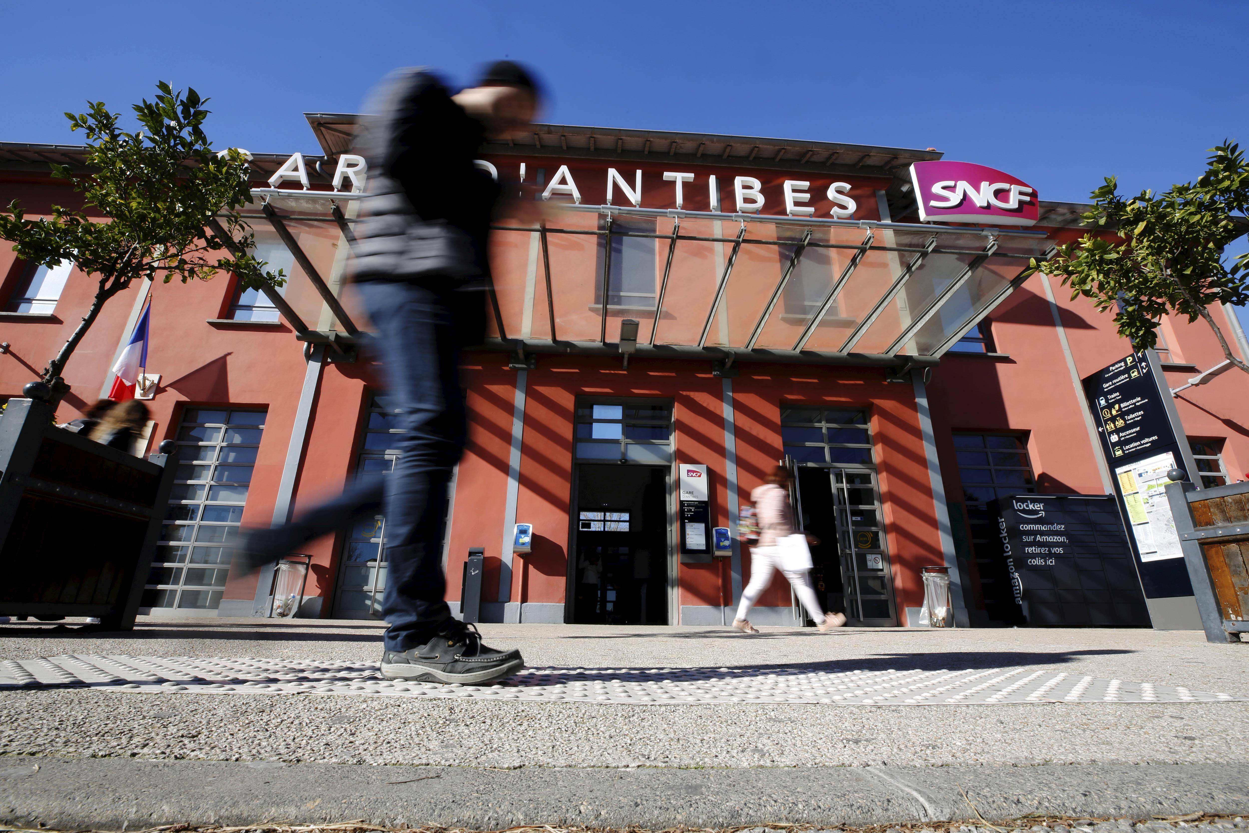 Une enquête ouverte après le passage à tabac d'un homme par plusieurs individus à la gare SNCF d'Antibes