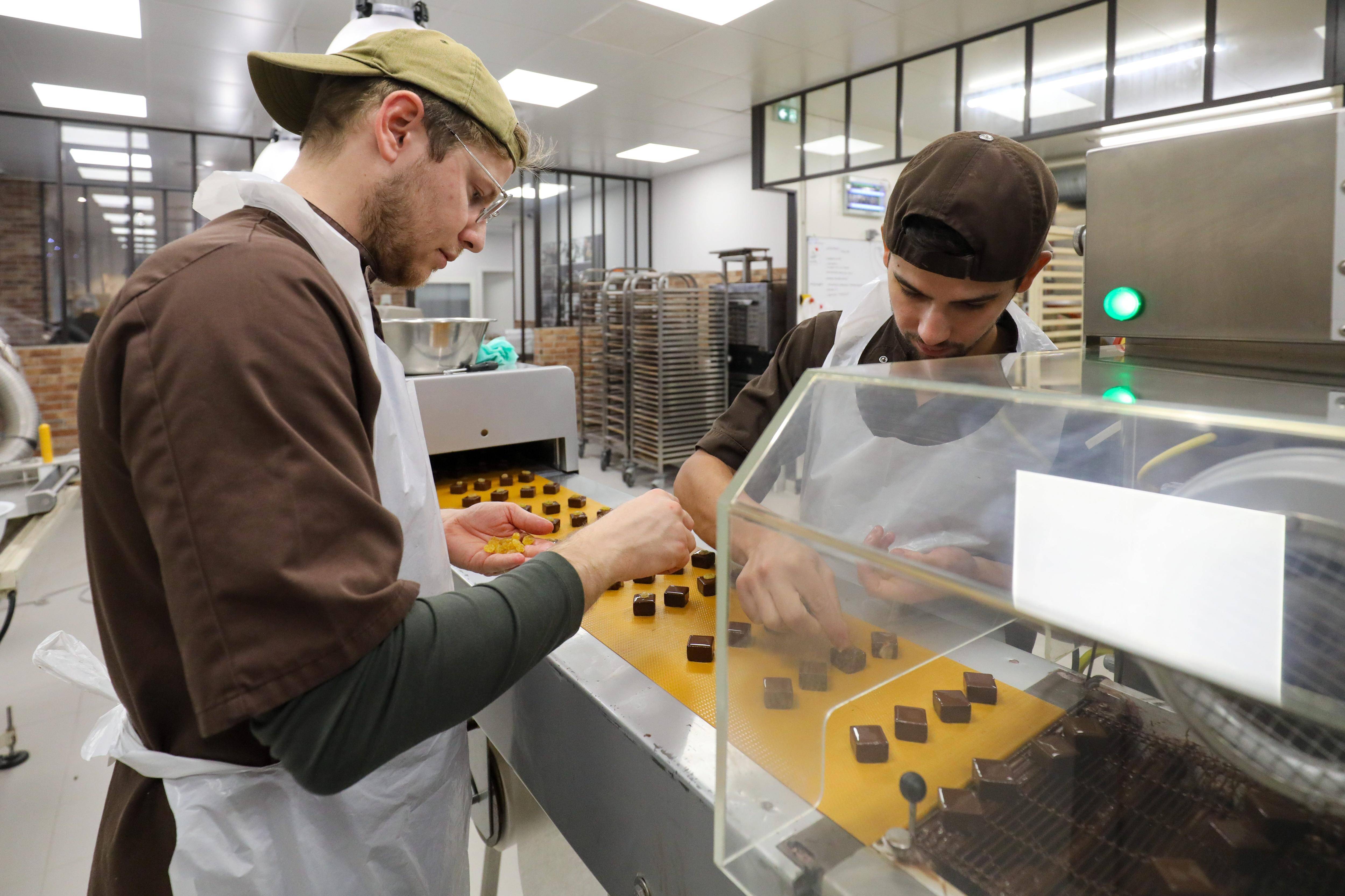"On est très fiers de nos 60 sortes de chocolats": les Cornet sont artisans chocolatiers de père en fils depuis 1946 dans les Alpes-Maritimes