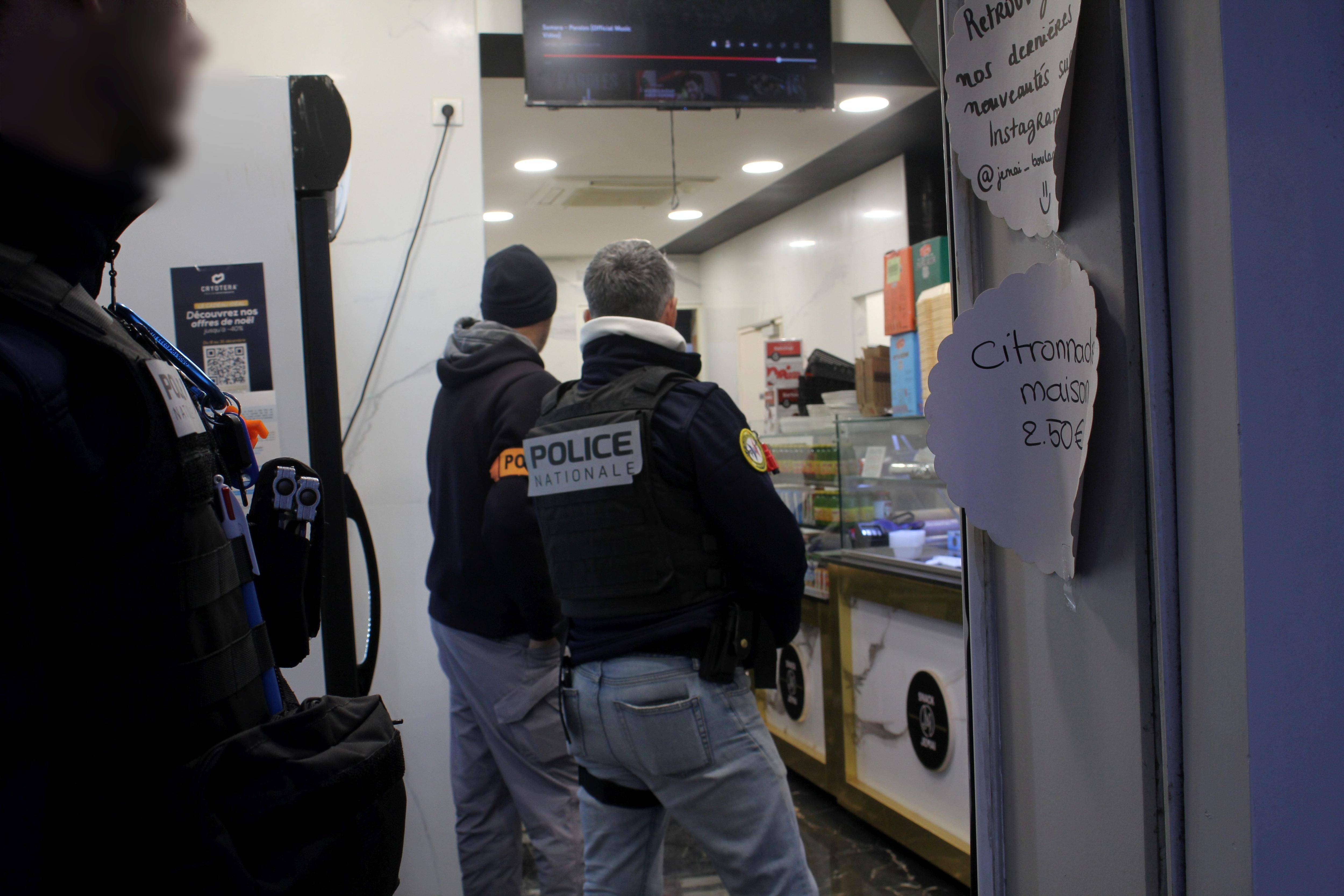 "Certains commerces sont des vitrines pour les stupéfiants, les travailleurs clandestins...": opération coup de poing jeudi soir à Saint-Laurent-du-Var