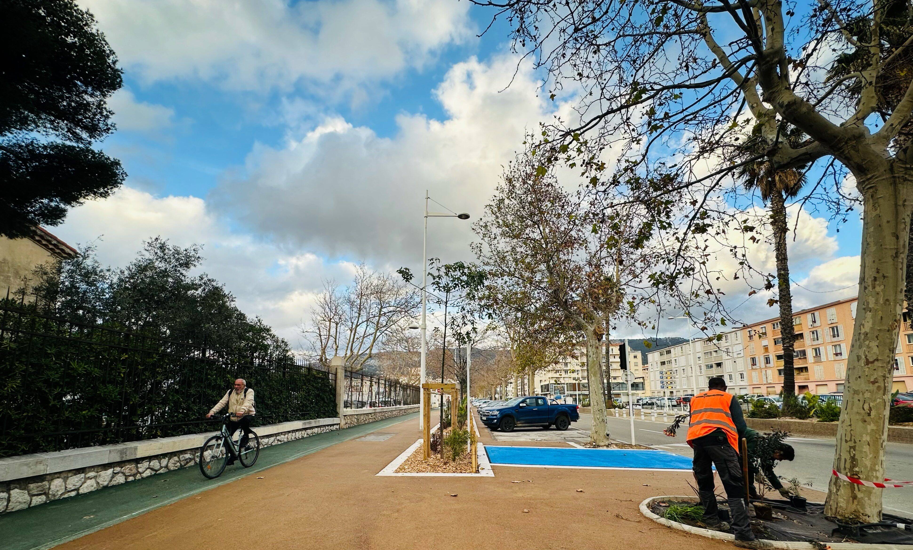 Un espace partagé pour piétons et cyclistes refait à neuf sur l'avenue de l'Infanterie de Marine à Toulon
