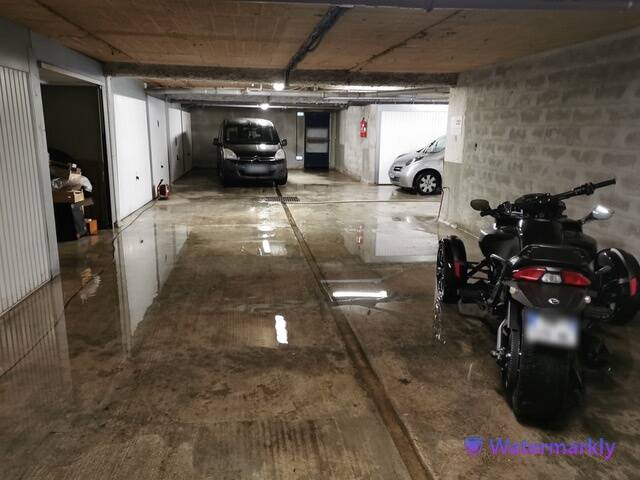 "L'eau suit les câbles et envahit les garages": à Mouans-Sartoux, ces résidents ont constamment leur sous-sol inondé