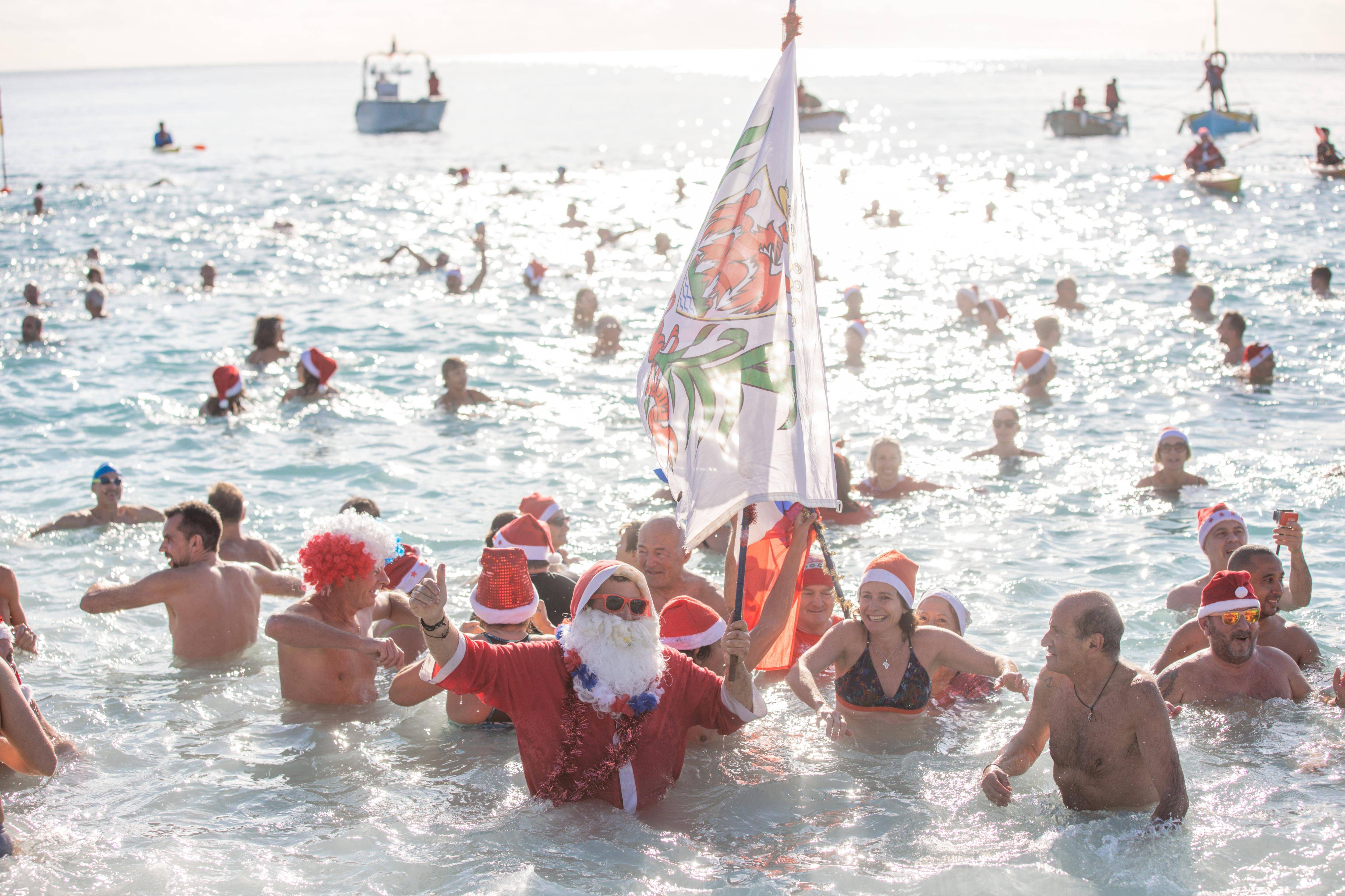 Tout le monde se jette à l'eau pour la 78e édition du bain de Noël ce dimanche à Nice