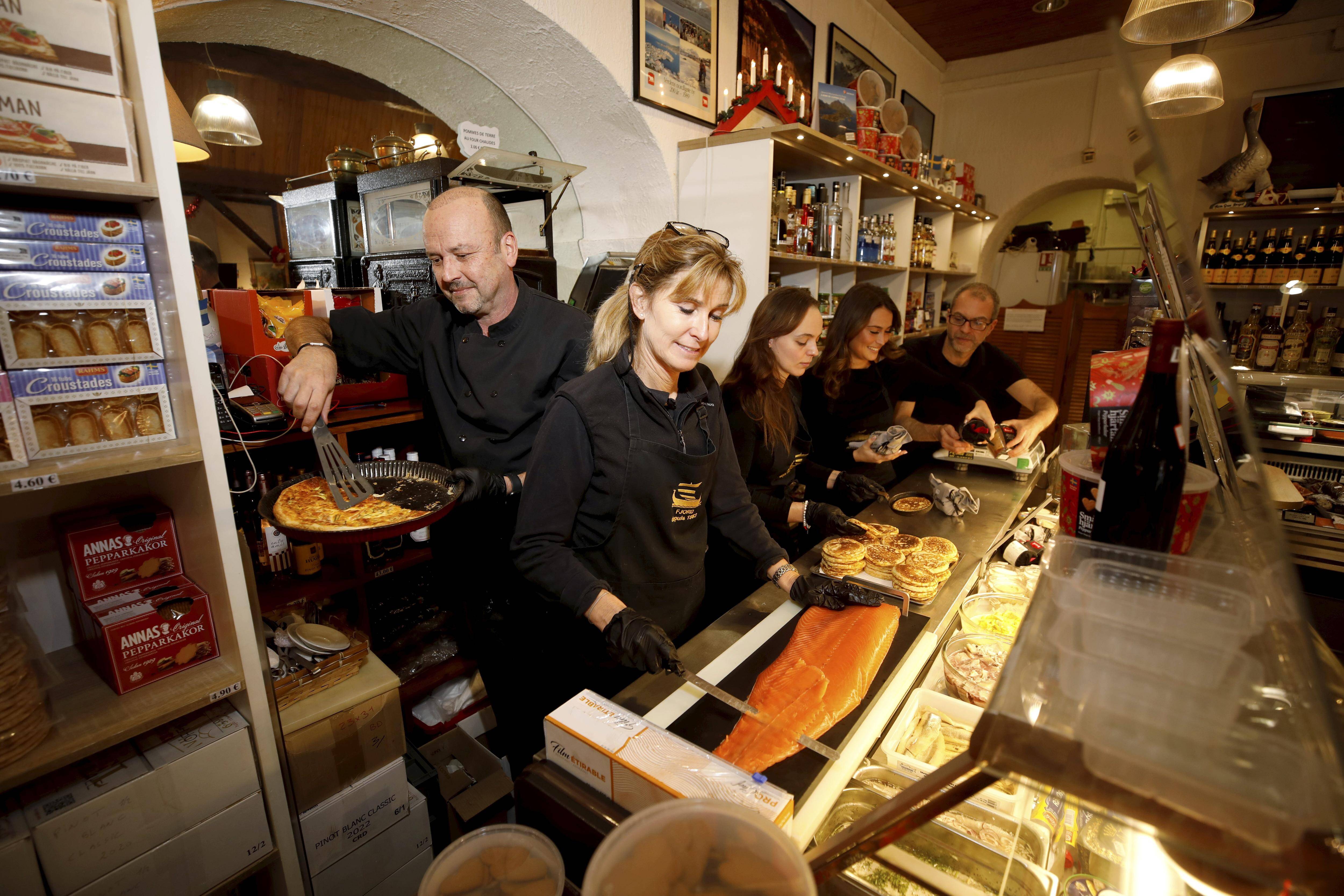 Chez Fjord, le magasin de spécialités scandinaves de Nice, ils ont du saumon sur la planche pour les fêtes