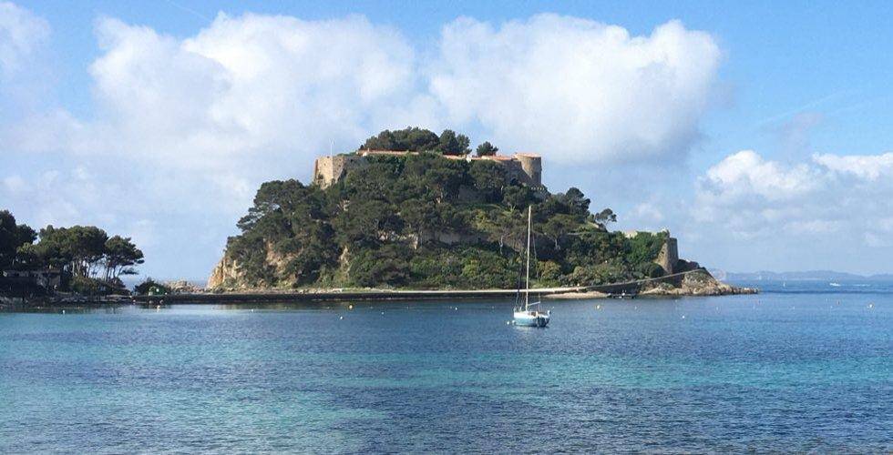 Emmanuel Macron de retour au fort de Brégançon pour le réveillon de Noël