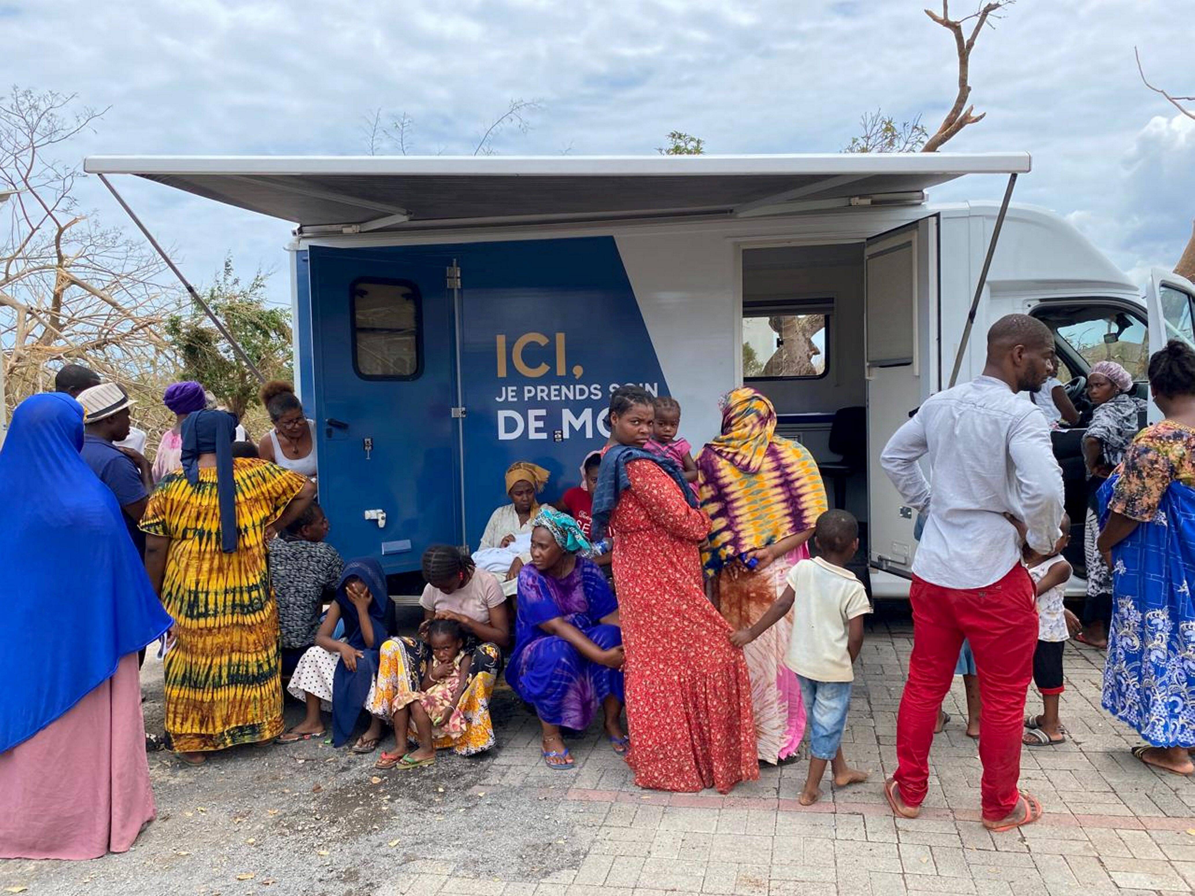 "Nous allons vers ceux qui n'ont pas accès aux soins": à bord d'un camion médical, cette Niçoise va au chevet des patients oubliés à Mayotte