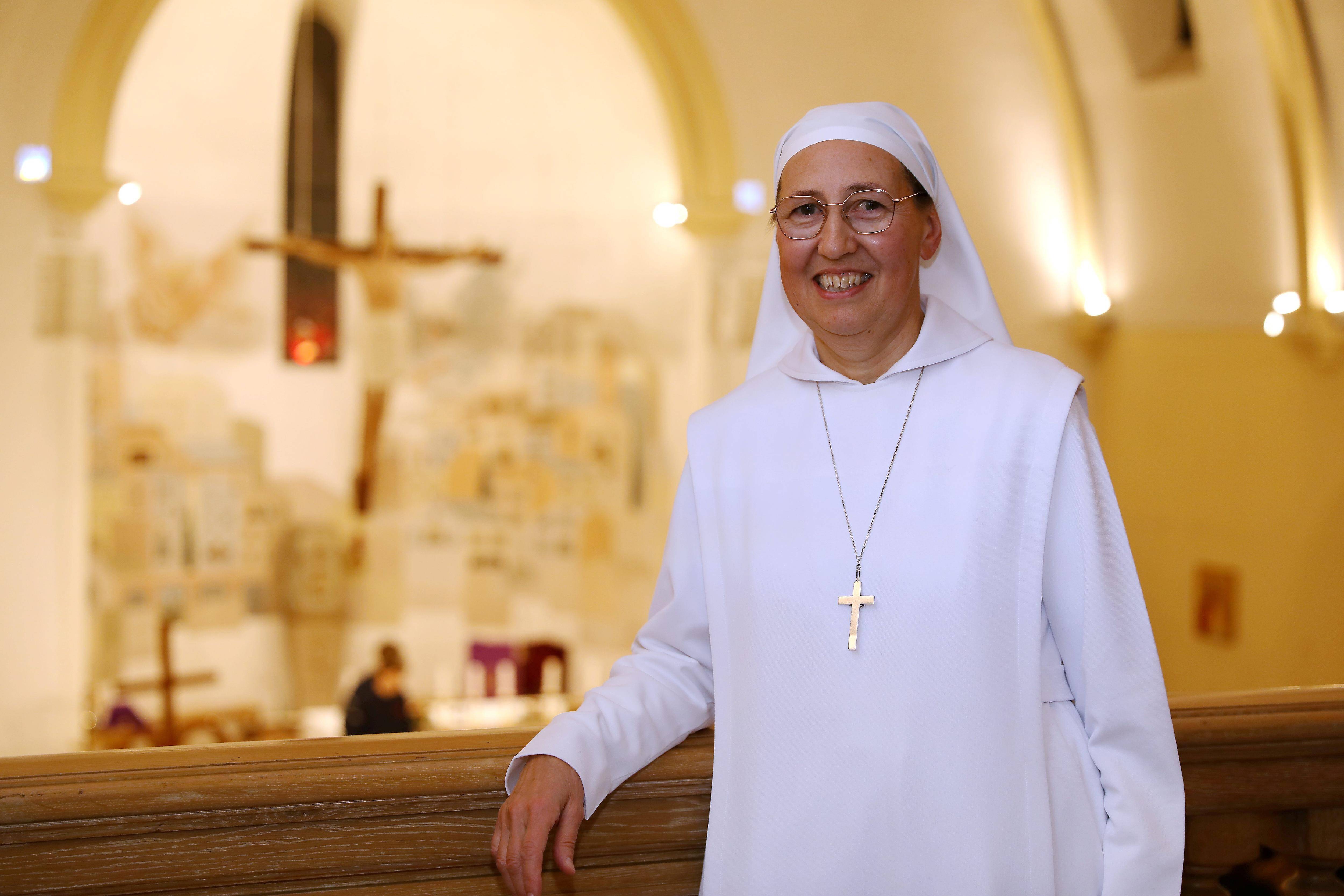 "J'ai senti que j'étais guérie": SSur Marie Simon Pierre, le récit d'un "miracle"