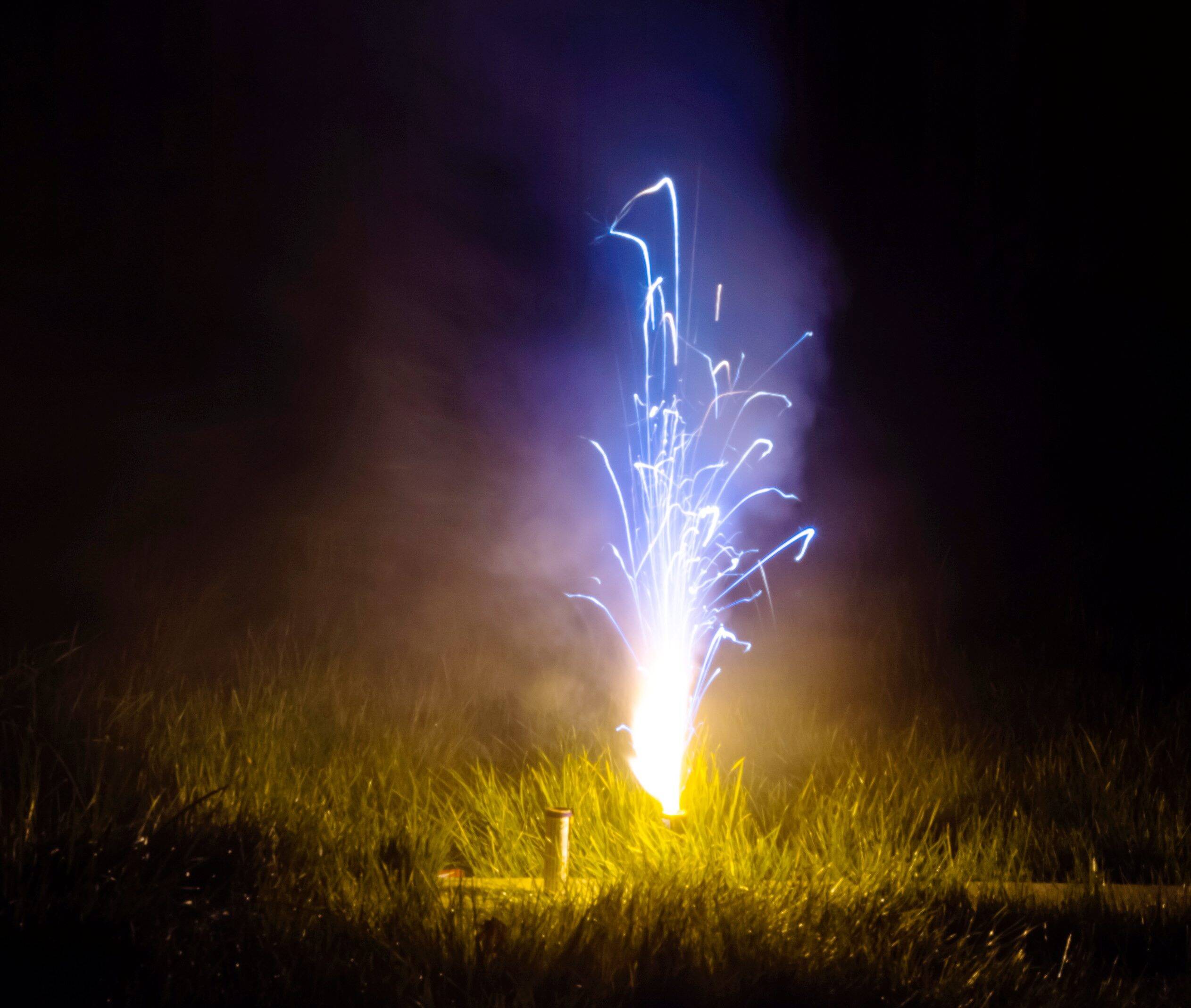 Il partait livrer des mortiers d'artifice pour Noël, la police en découvre un millier dans sa cave