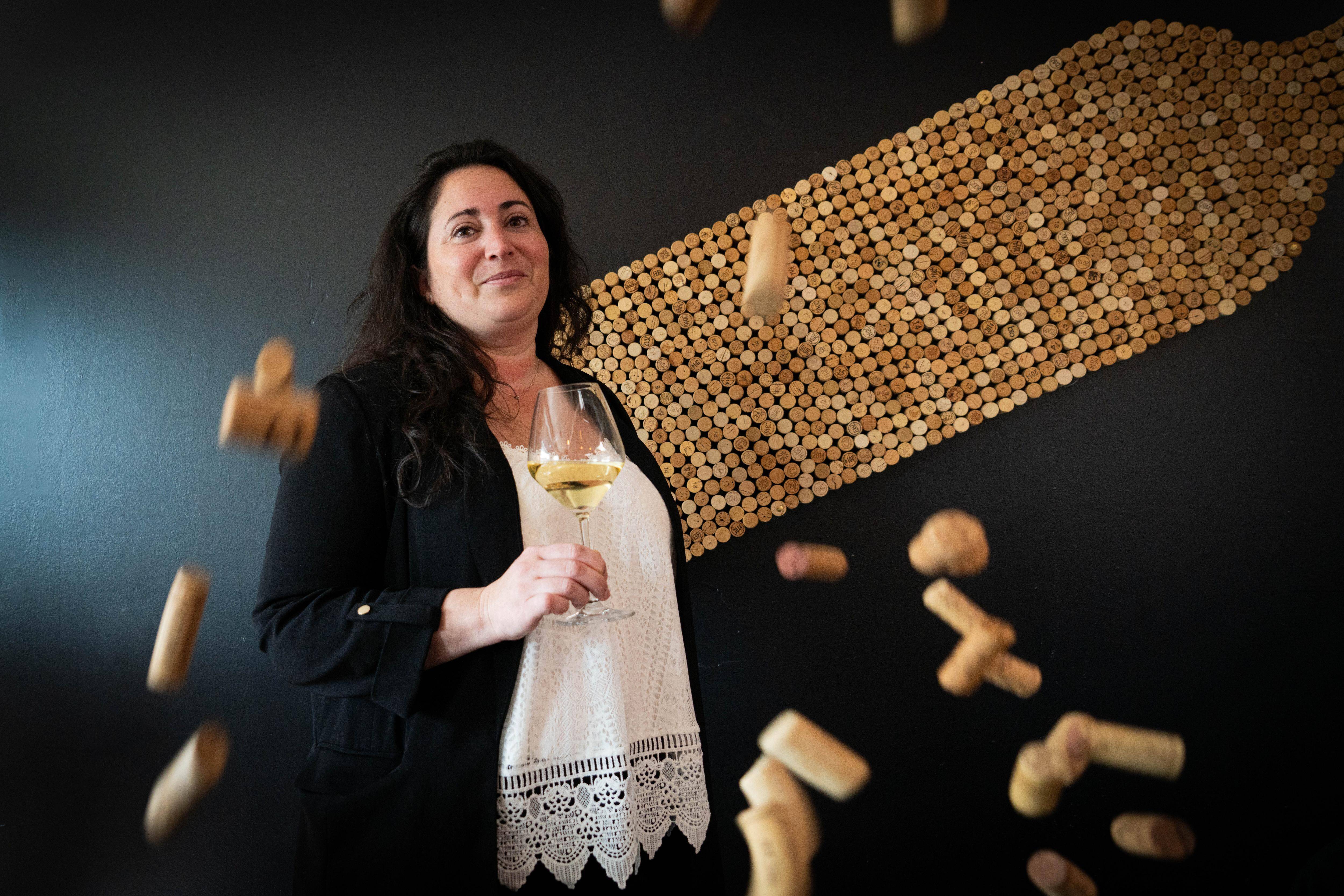 Aurélie Deharbe, cheffe sommelière de Terre Blanche, à Tourrettes-en-Provence, nous livre les secrets d'un accord mets-vin réussi