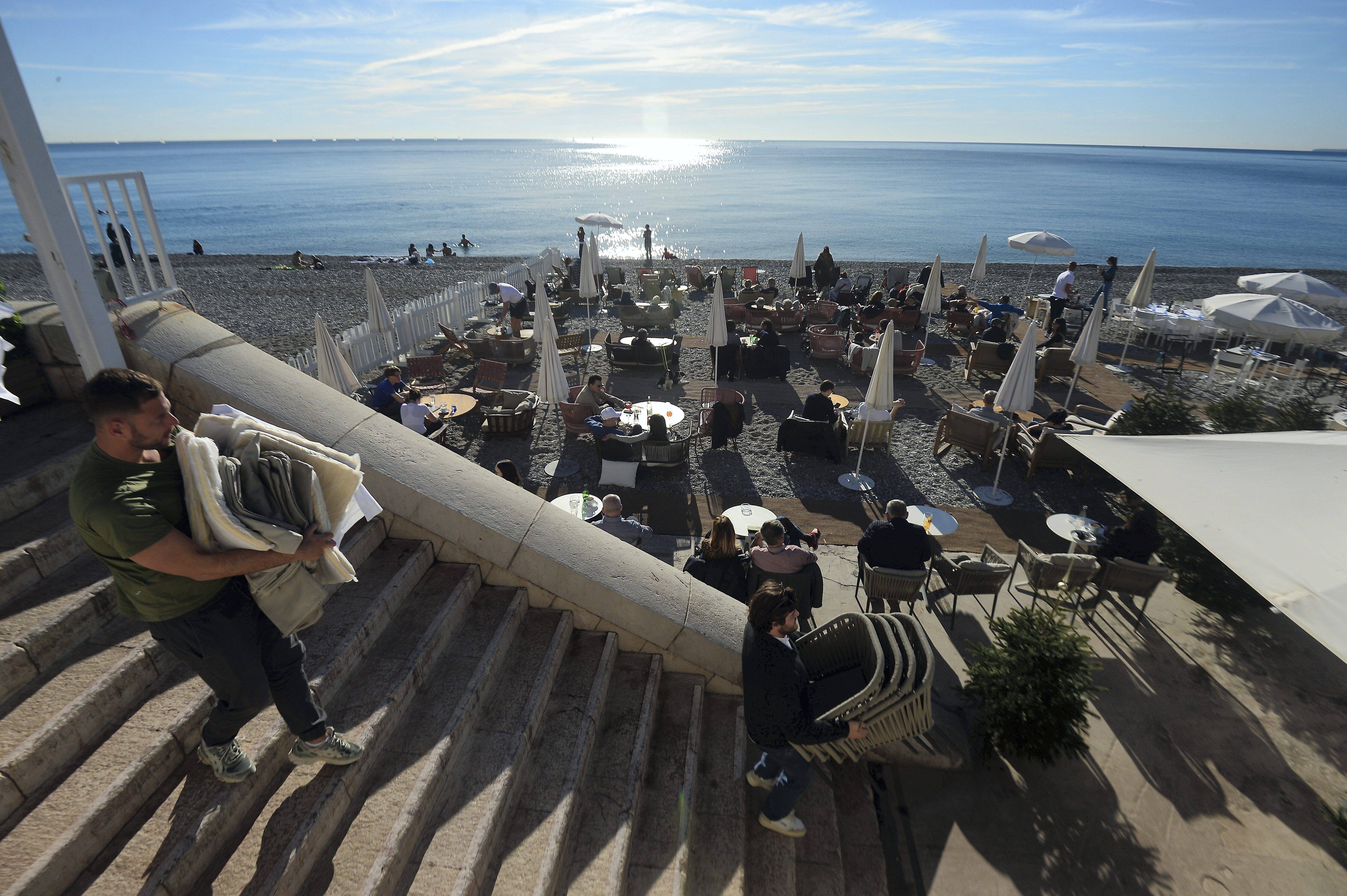 A Nice, soleil de plomb et plages bondées pour les fêtes de fin d'année