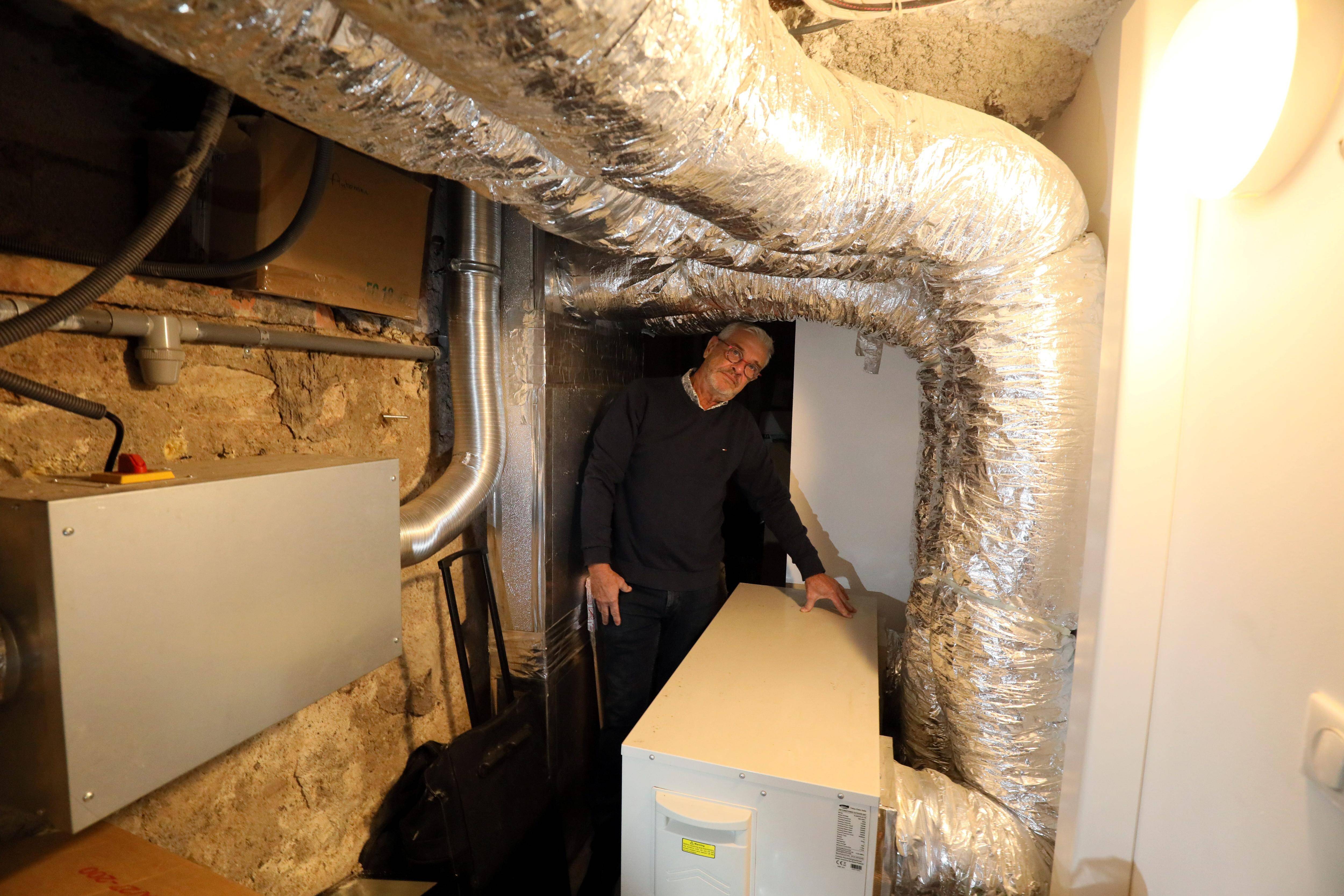 Face au "fleurissement" des climatiseurs sur les façades, cette commune de la Côte d'Azur va donner un coup de pouce financier pour les dissimuler