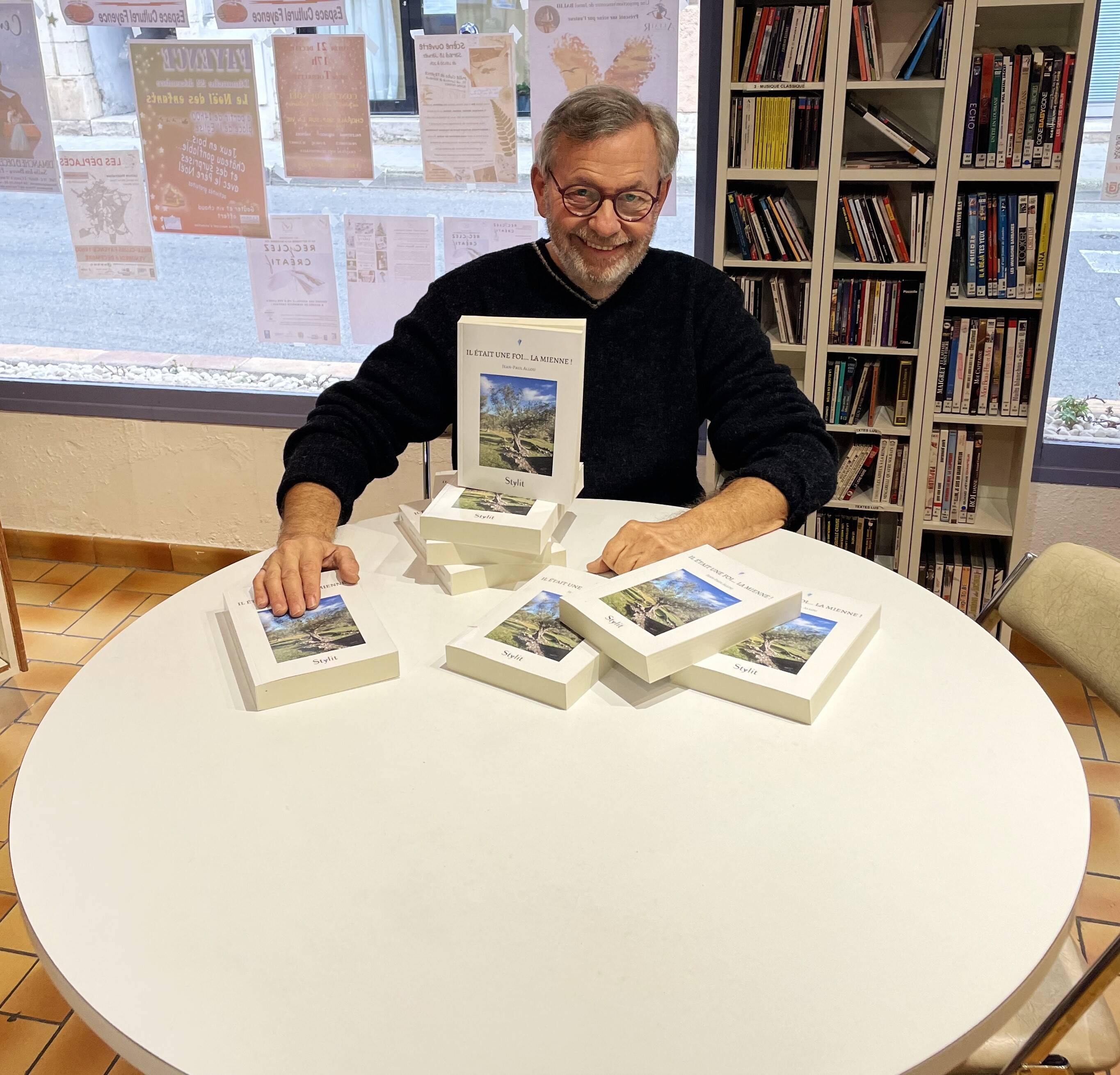 De la rue au monastère en passant par la gestion d'un bowling... Cet auteur fayençois raconte ses mémoires