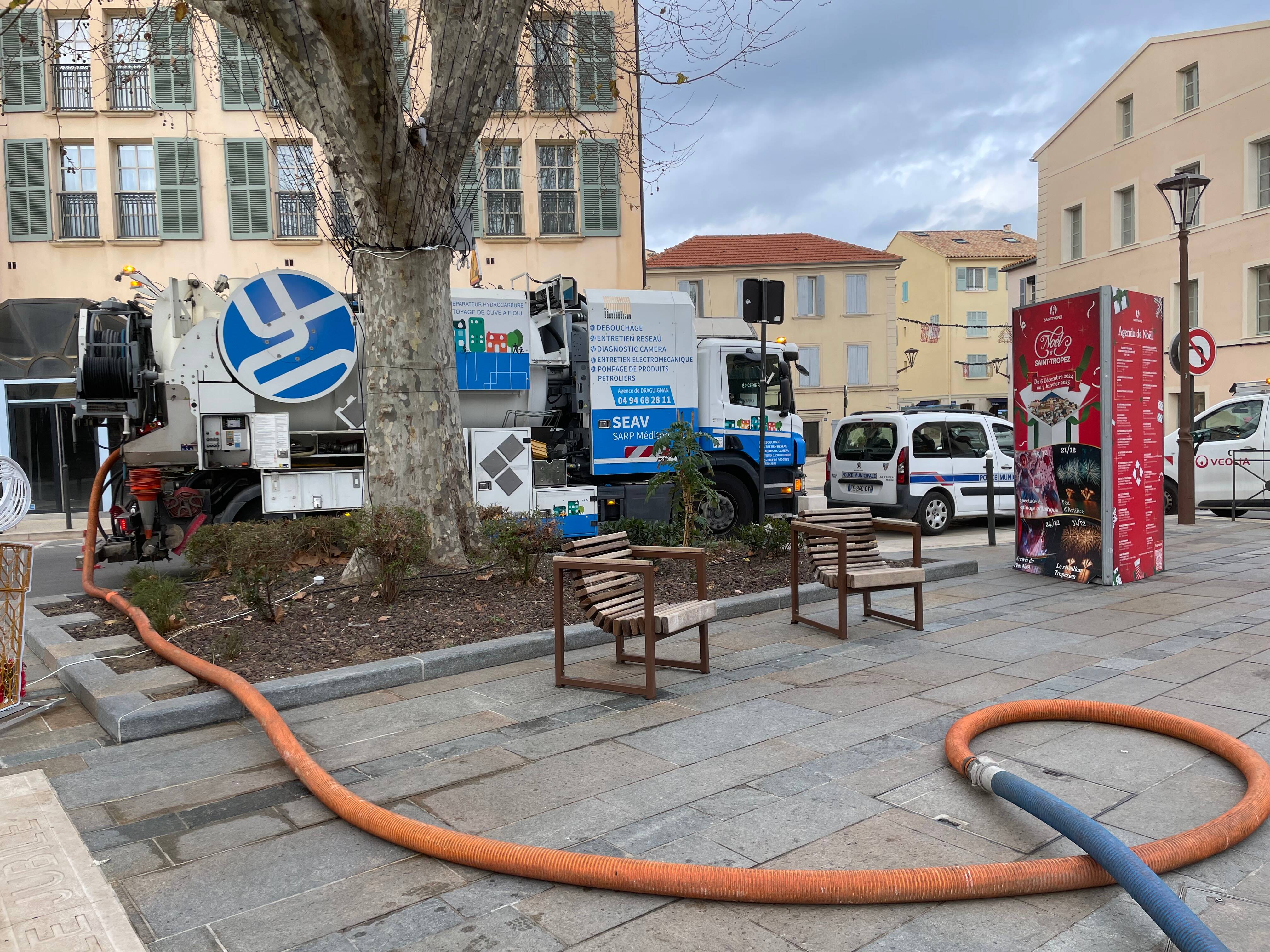 "Ça sent vraiment très fort": à Saint-Tropez, une fuite de mazout court dans le réseau
