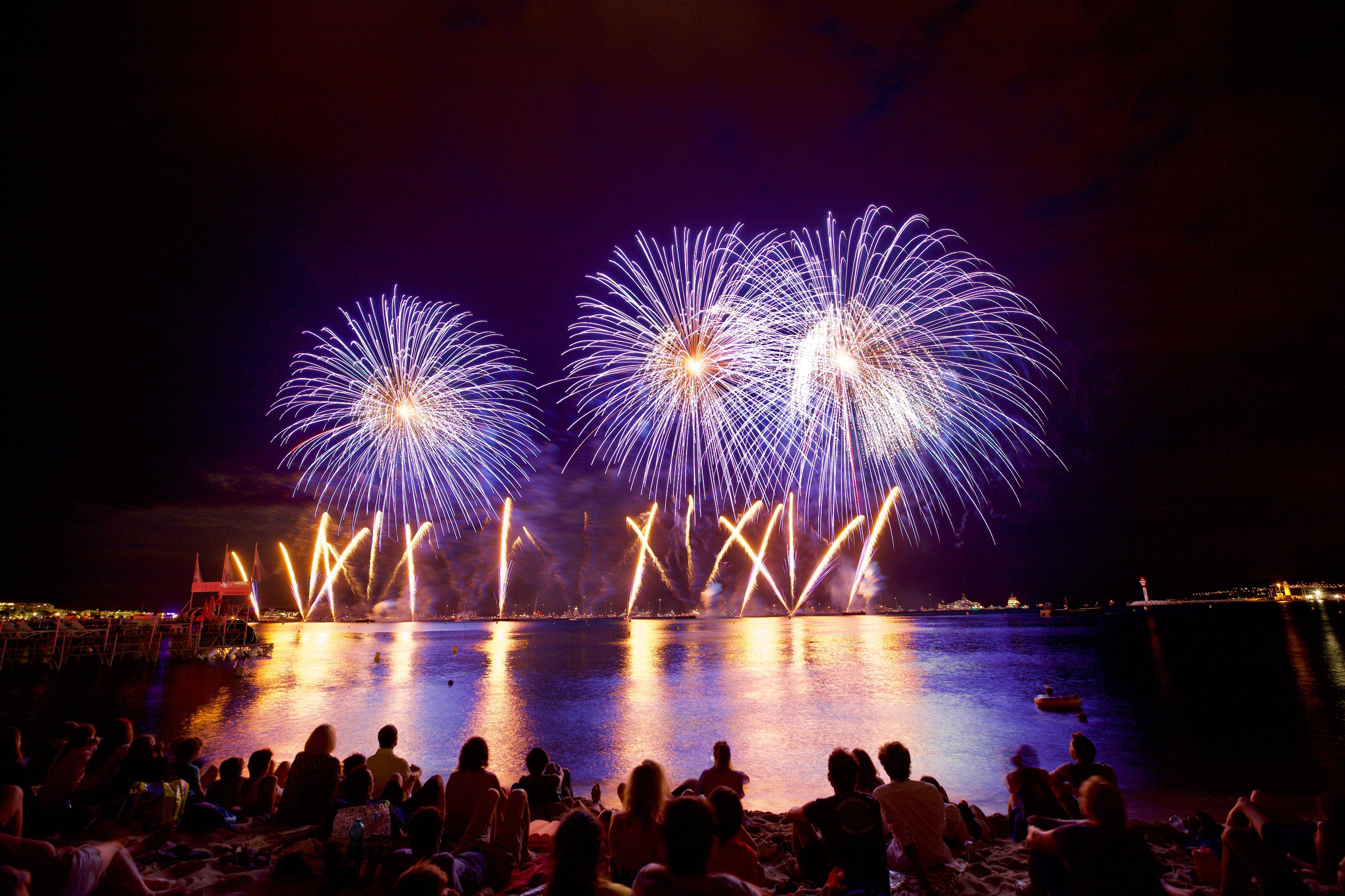 Feu d'artifice: un dispositif de sécurité trop léger, le 31 décembre dernier à Cannes?
