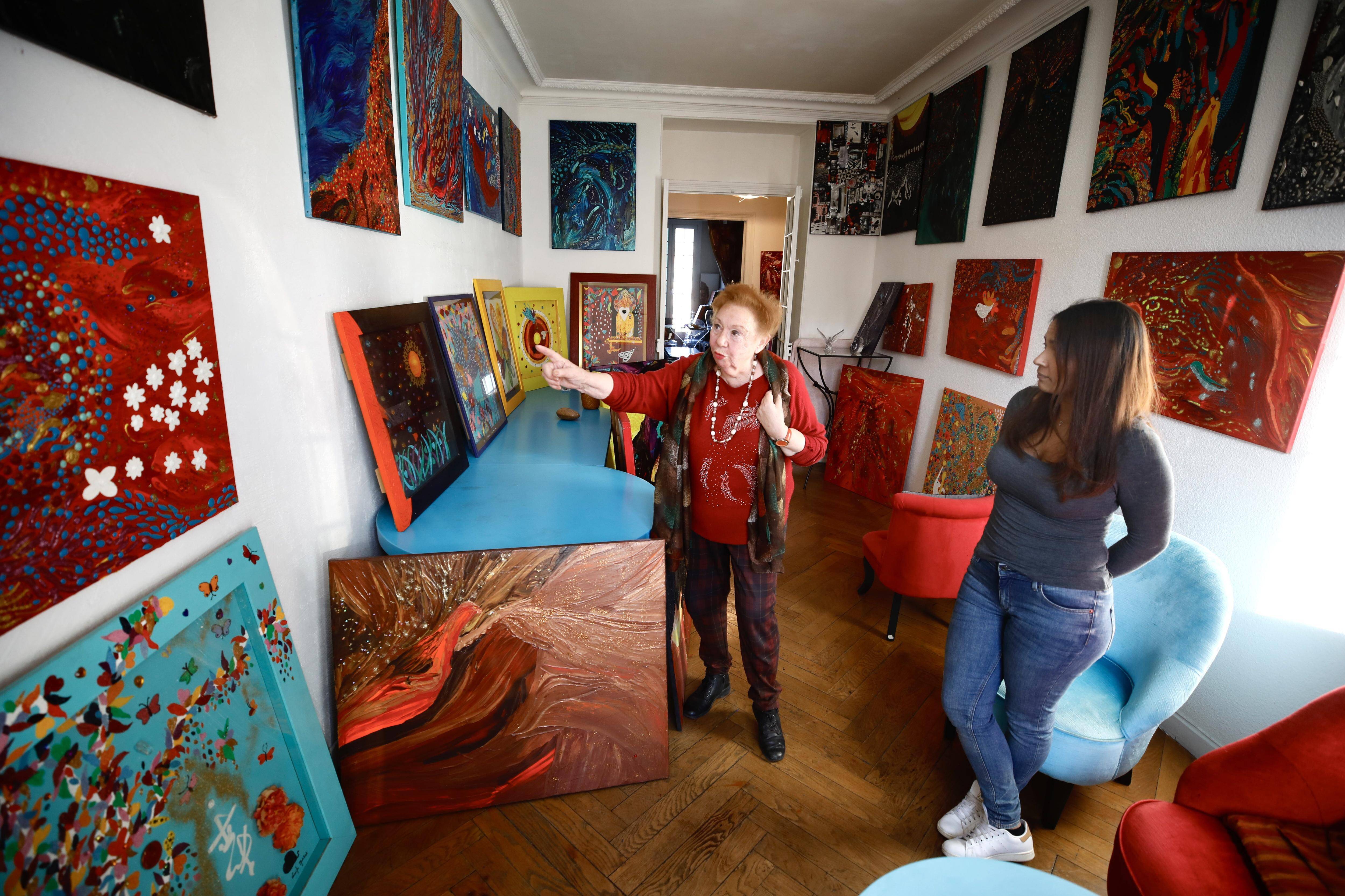 Elle vend les toiles de son amie pour l'aider à payer ses soins médicaux à Nice