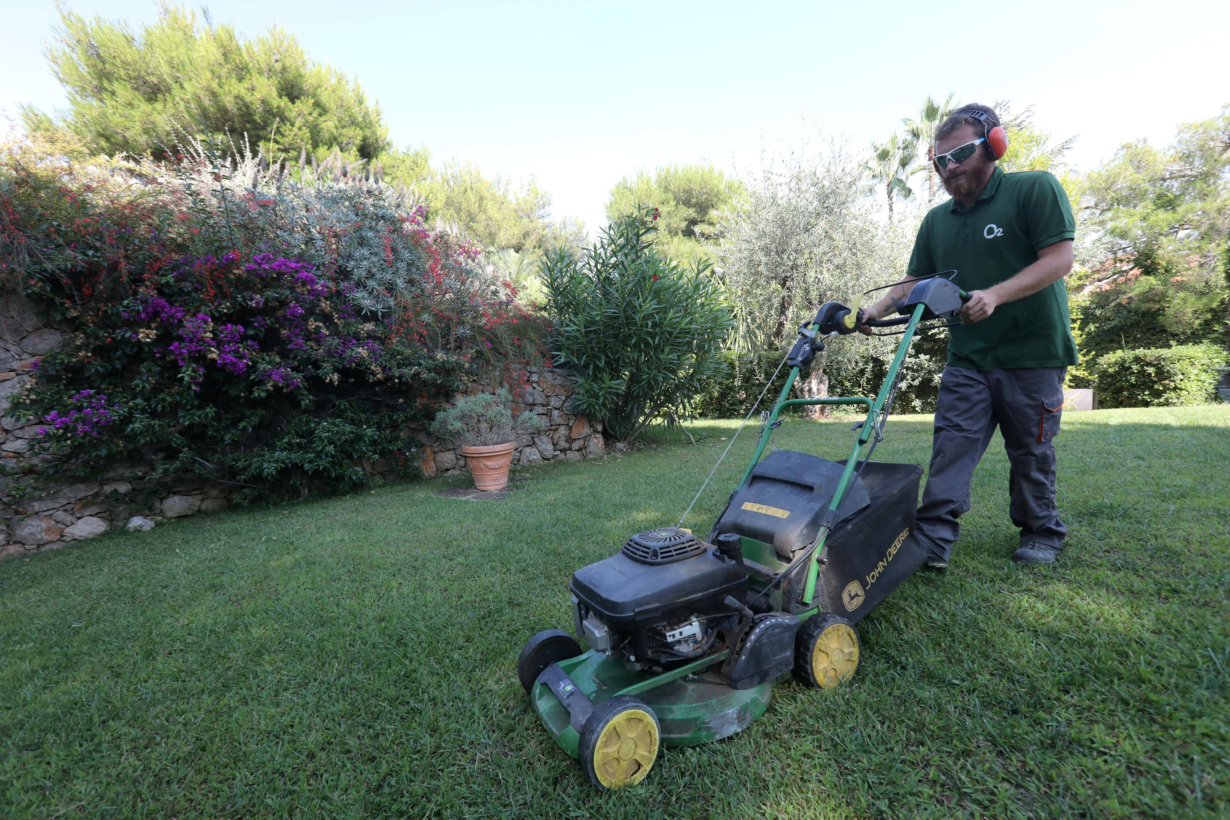 Pour réduire le bruit, cette commune de la Côte d'Azur propose une subvention pour l'achat d'outils de jardinage électrique