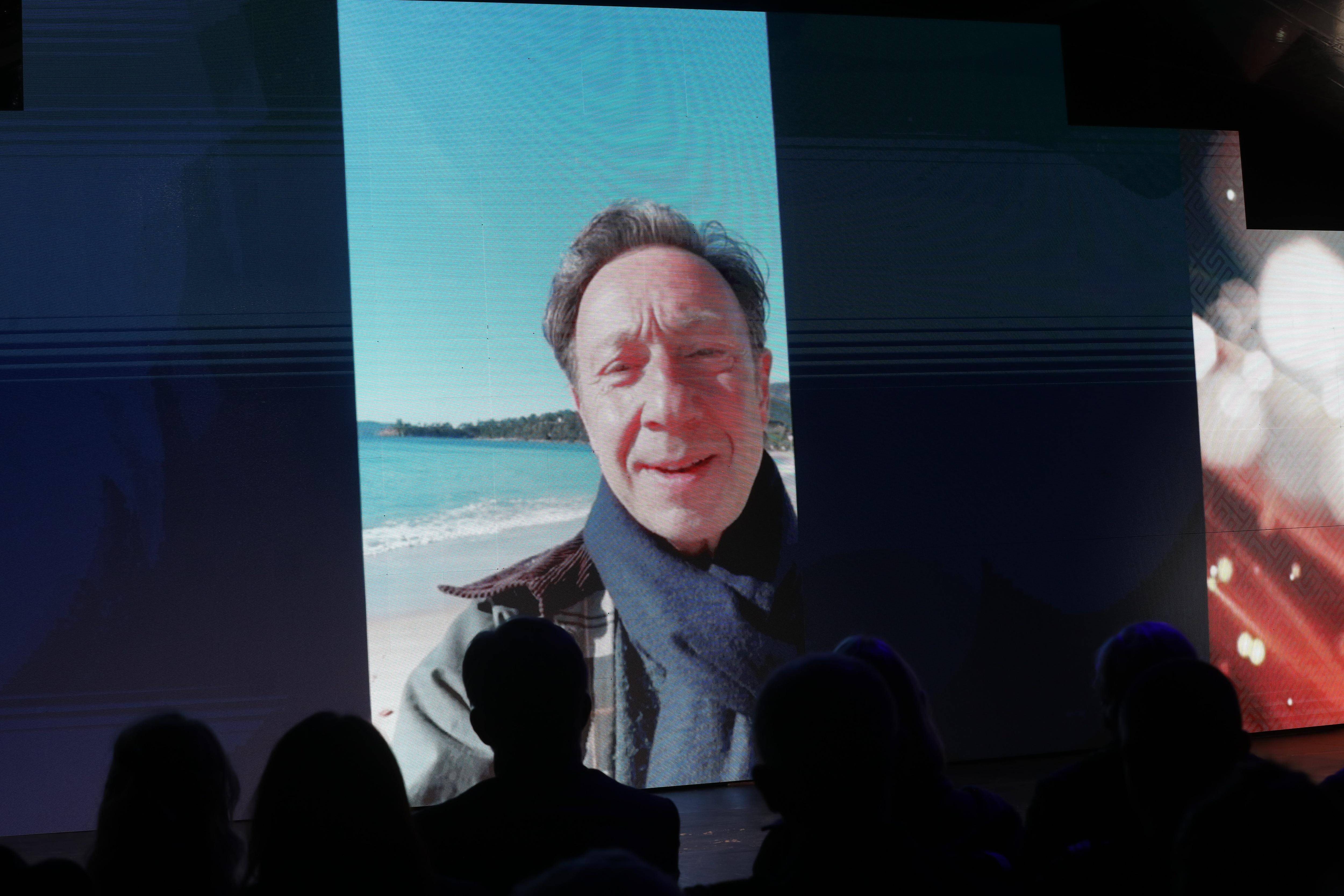 Stéphane Bern annonce s'être installé dans le Var et fait une déclaration d'amour à sa commune