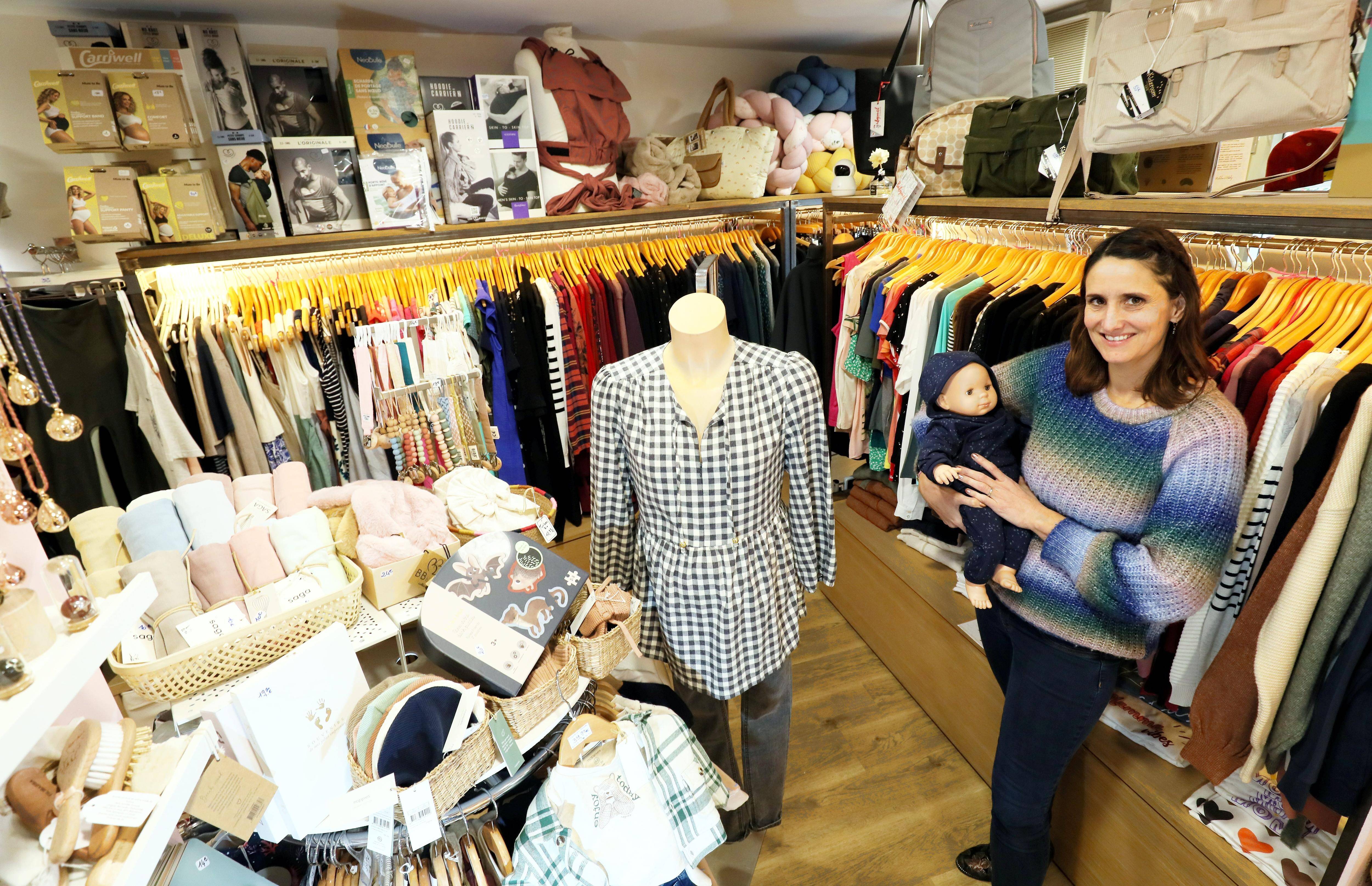 Cette commerçante d'Antibes habille les femmes enceintes depuis 10 ans