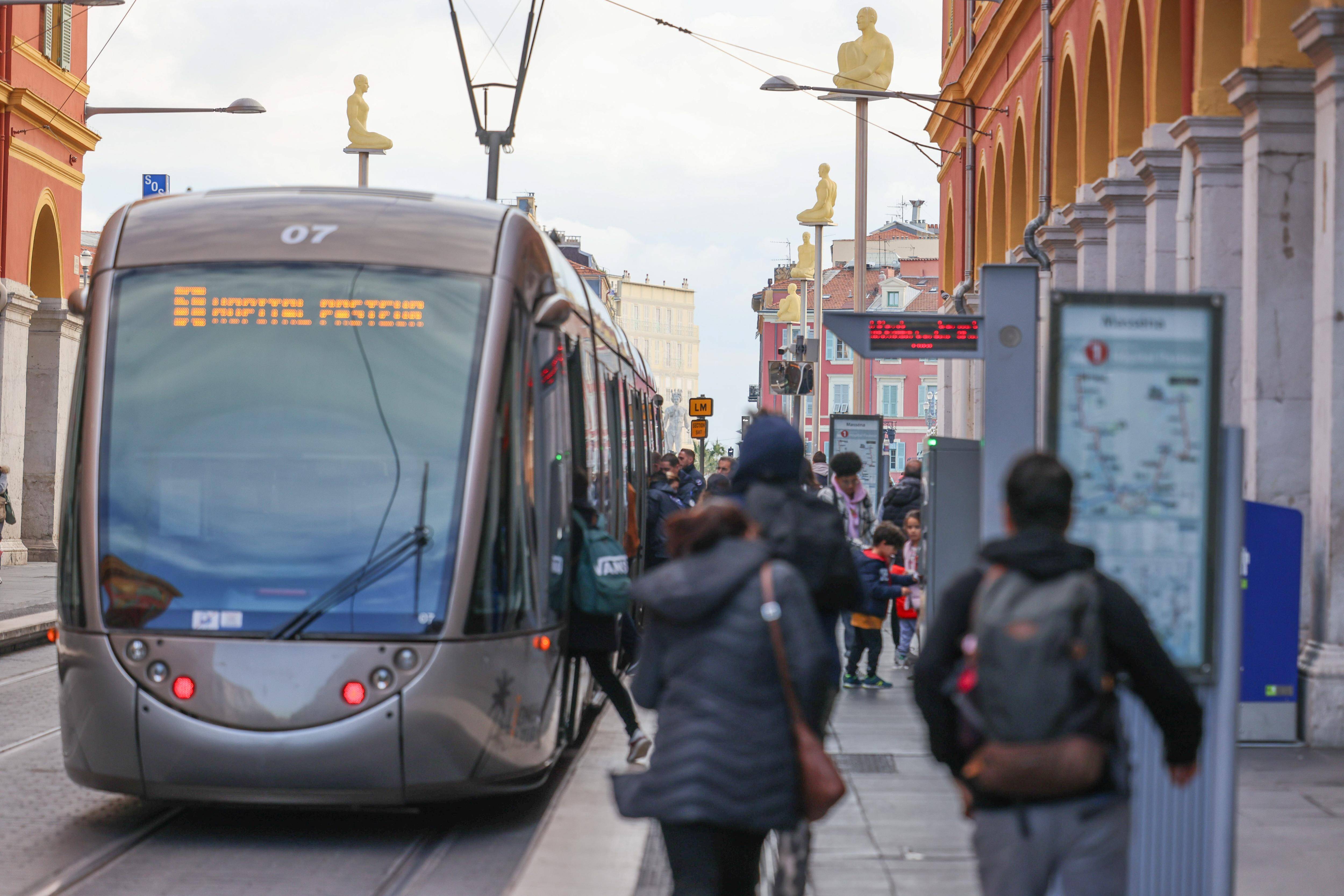 Planifié depuis 5 ans, toujours pas commencé: où en est le rallongement des rames "courtes" de la ligne 1 du tramway de Nice?
