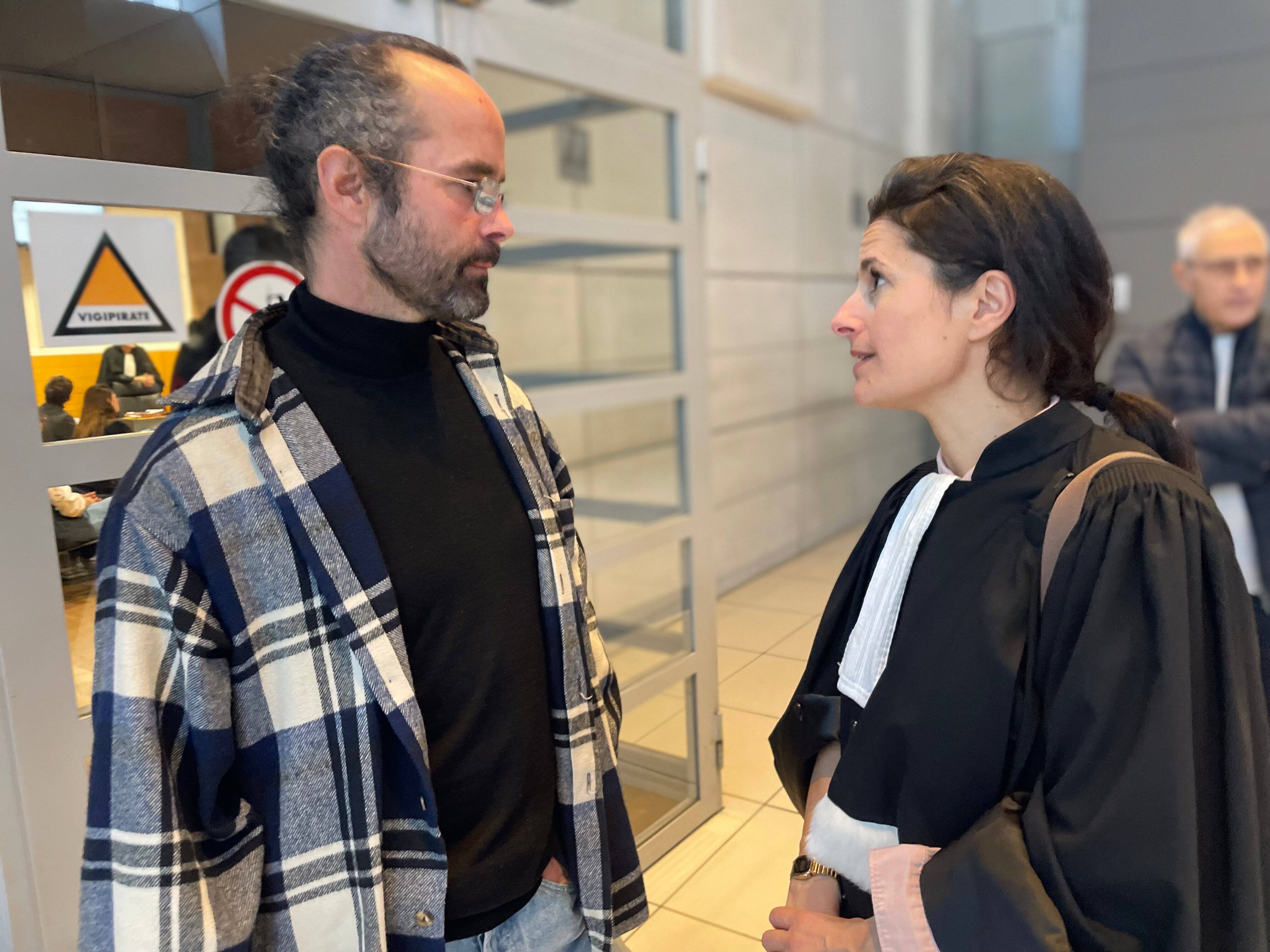 "Il fallait mettre un terme à ces excès": Cédric Herrou et le maire de Breil-sur-Roya face à face au tribunal à Nice