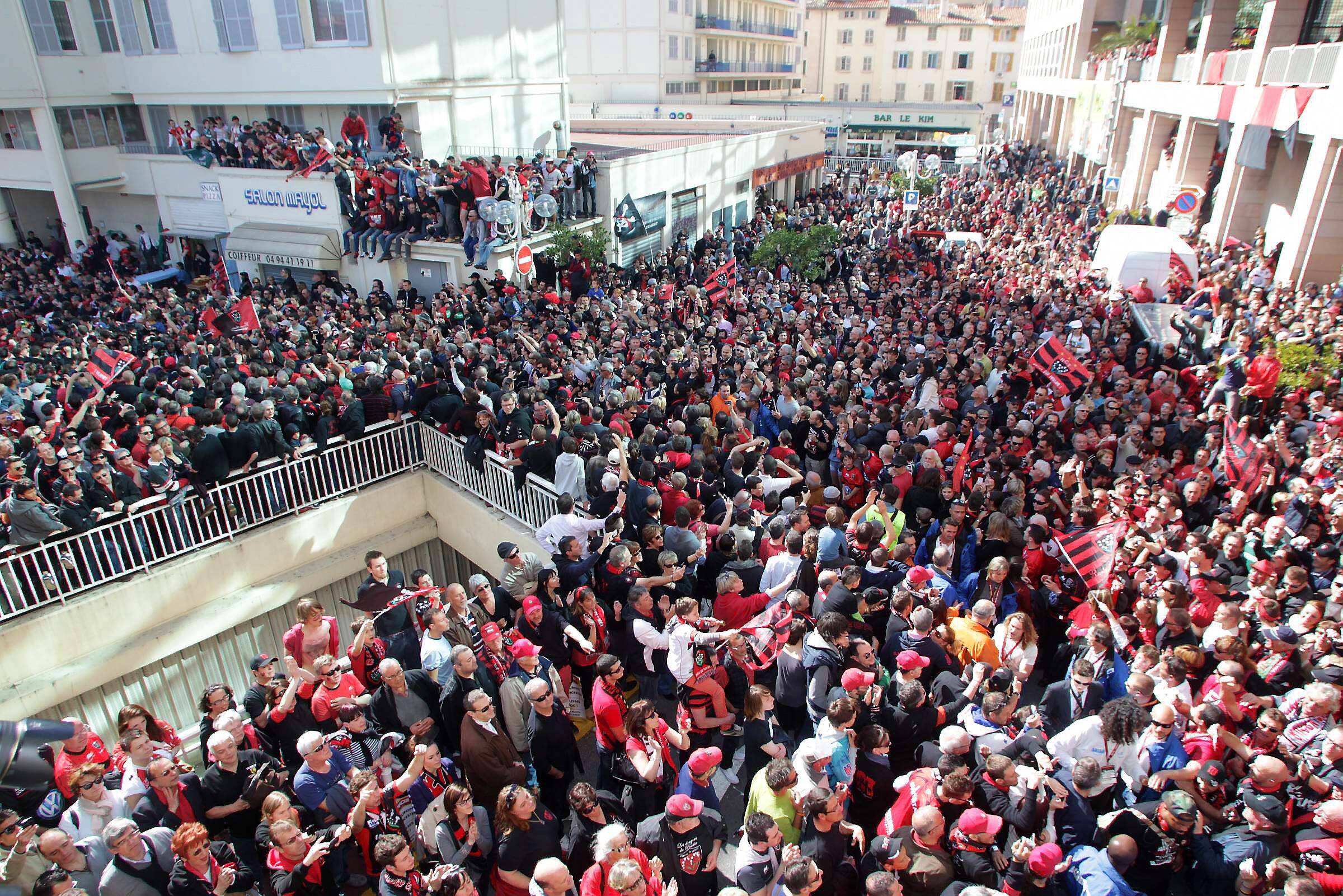 "Il n'y a plus de place à la liesse populaire et à la spontanéité": y a-t-il trop de barrières autour du stade Mayol à Toulon?