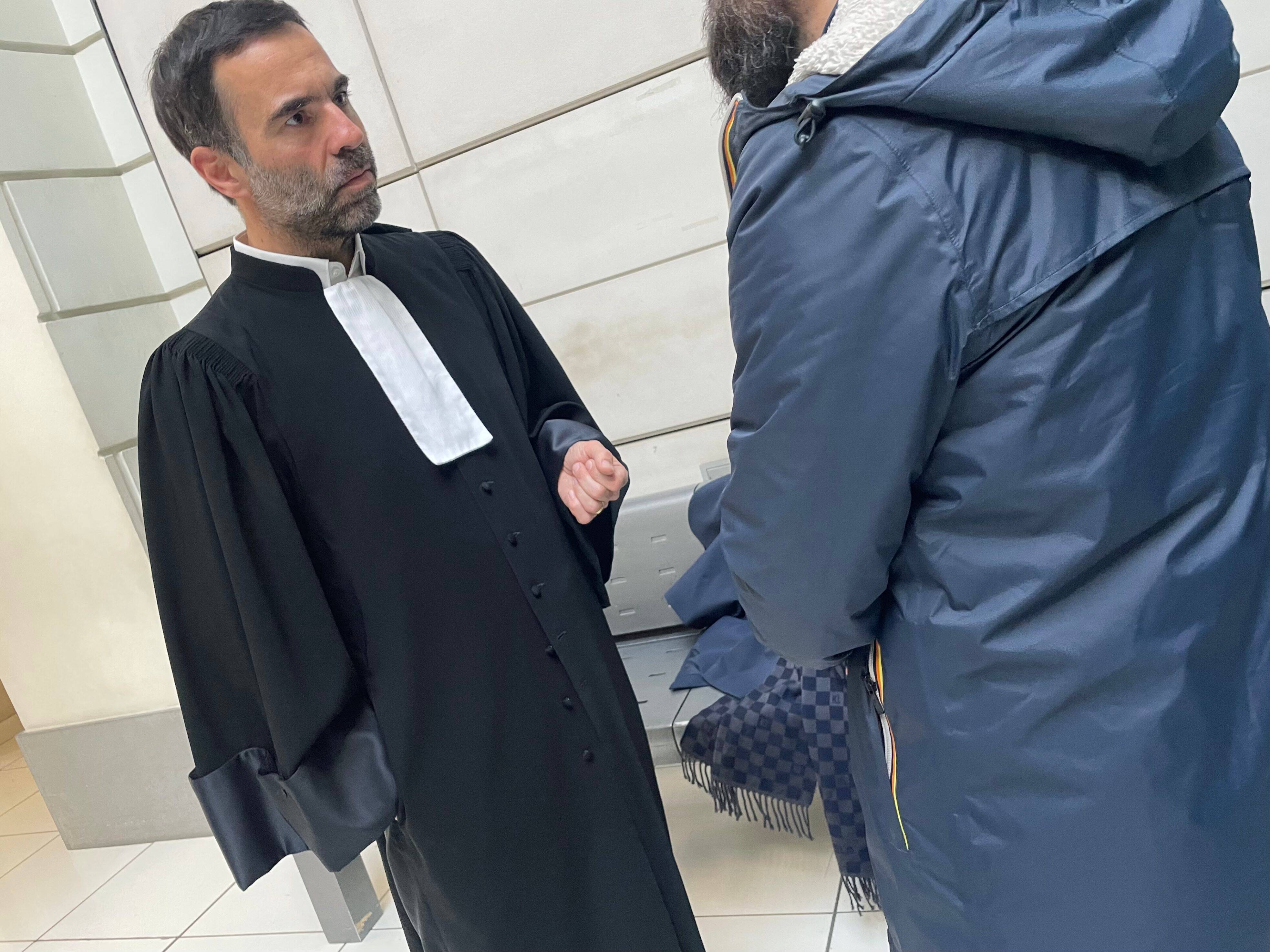 Il avait menacé de mort un bijoutier devant sa femme enceinte: un braqueur multirécidiviste condamné à Nice