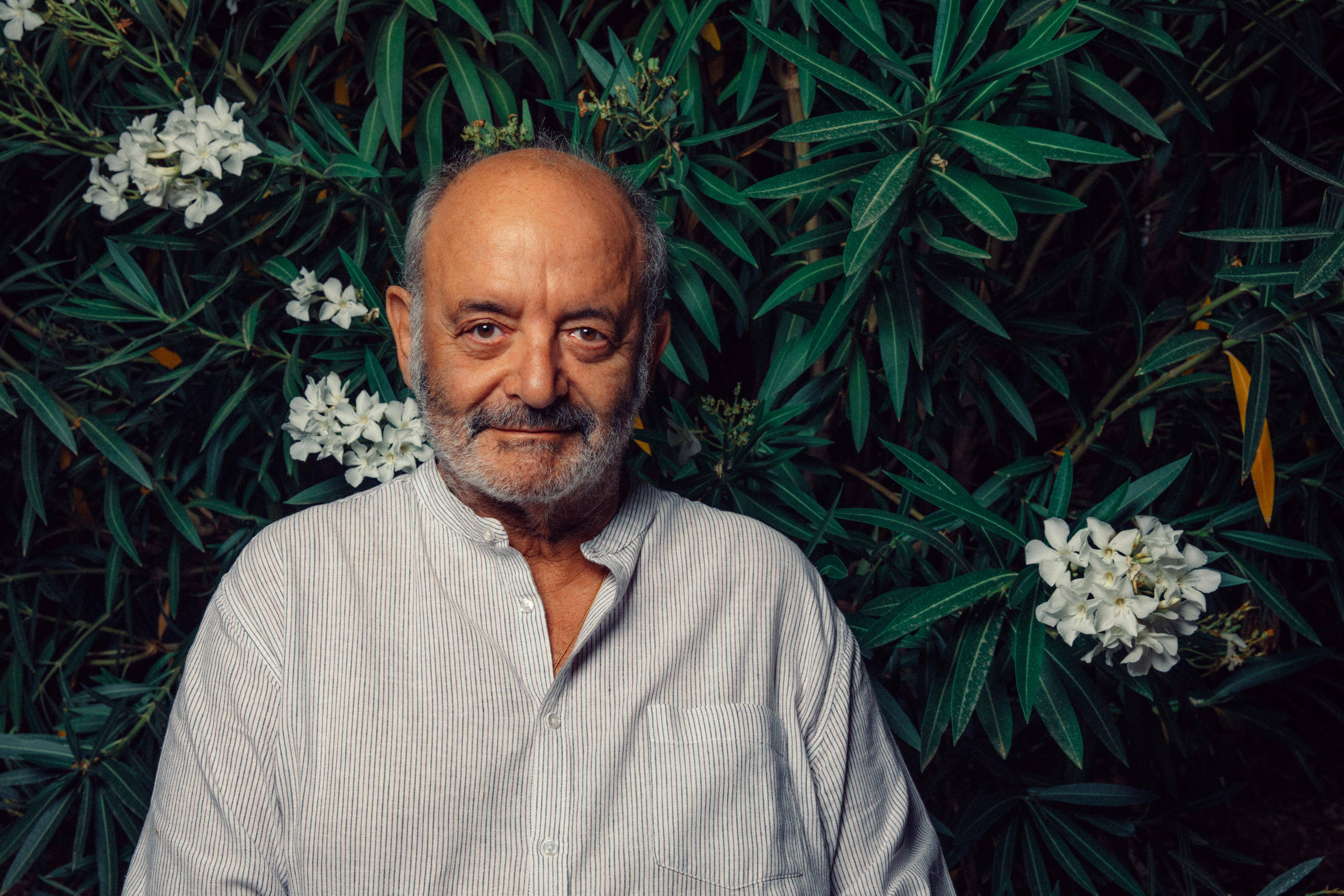 "Je me sens un peu en exil dans la réalité": deux occasions de voir Louis Chedid en concert dans le Var avec son nouvel opus "Rêveur, rêveur"