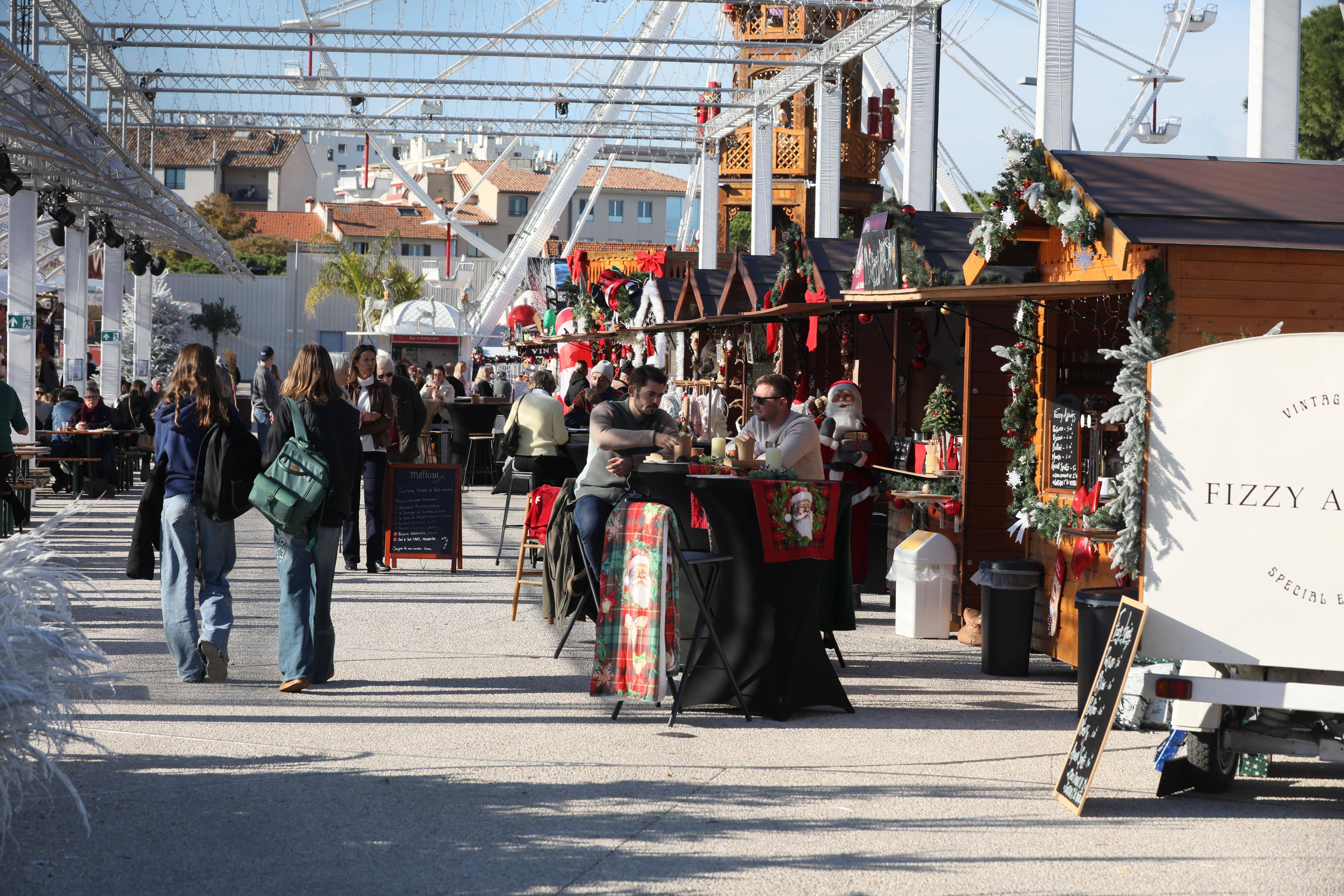 "C'était du délire", selon Jean Leonetti: des milliers de visiteurs à Antibes et à Cannes, le succès fou des marchés de Noël