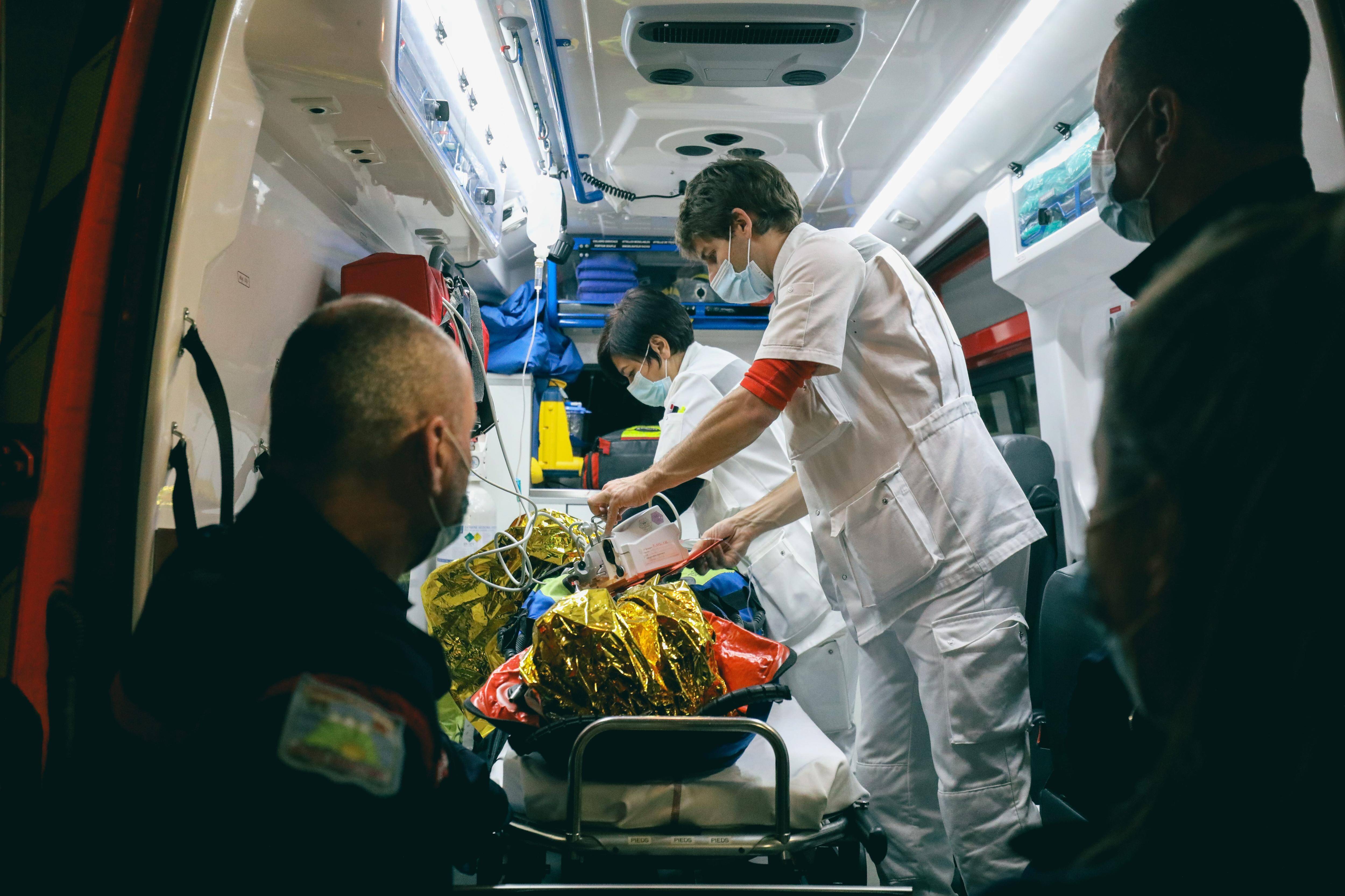 Victime d'un arrêt cardiaque, un jeune homme de 19 ans ramené à la vie grâce au coach de sa salle de sport à Nice