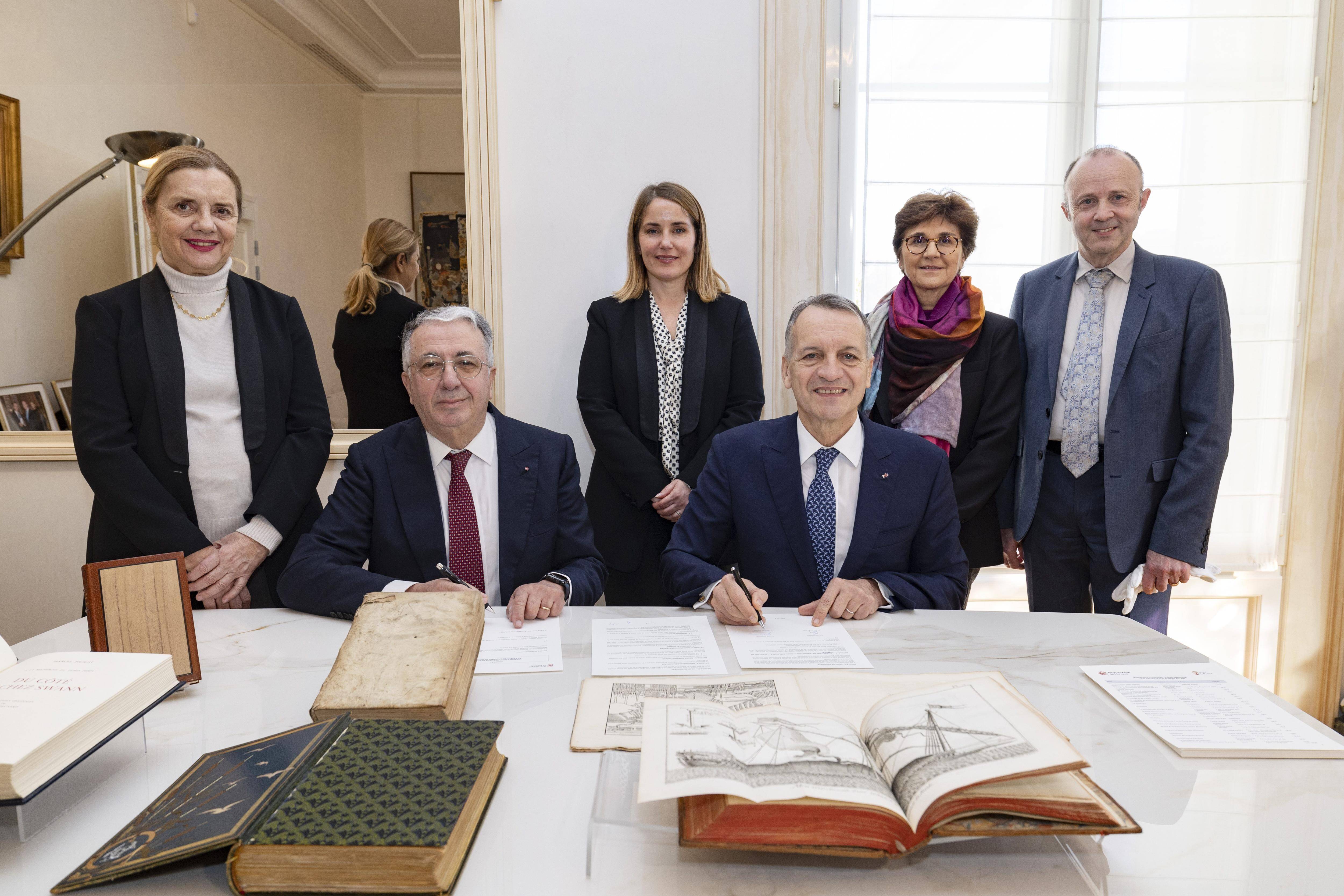 L'ancien ambassadeur Robert Fillon fait un don exceptionnel de 614 livres à la médiathèque de Monaco