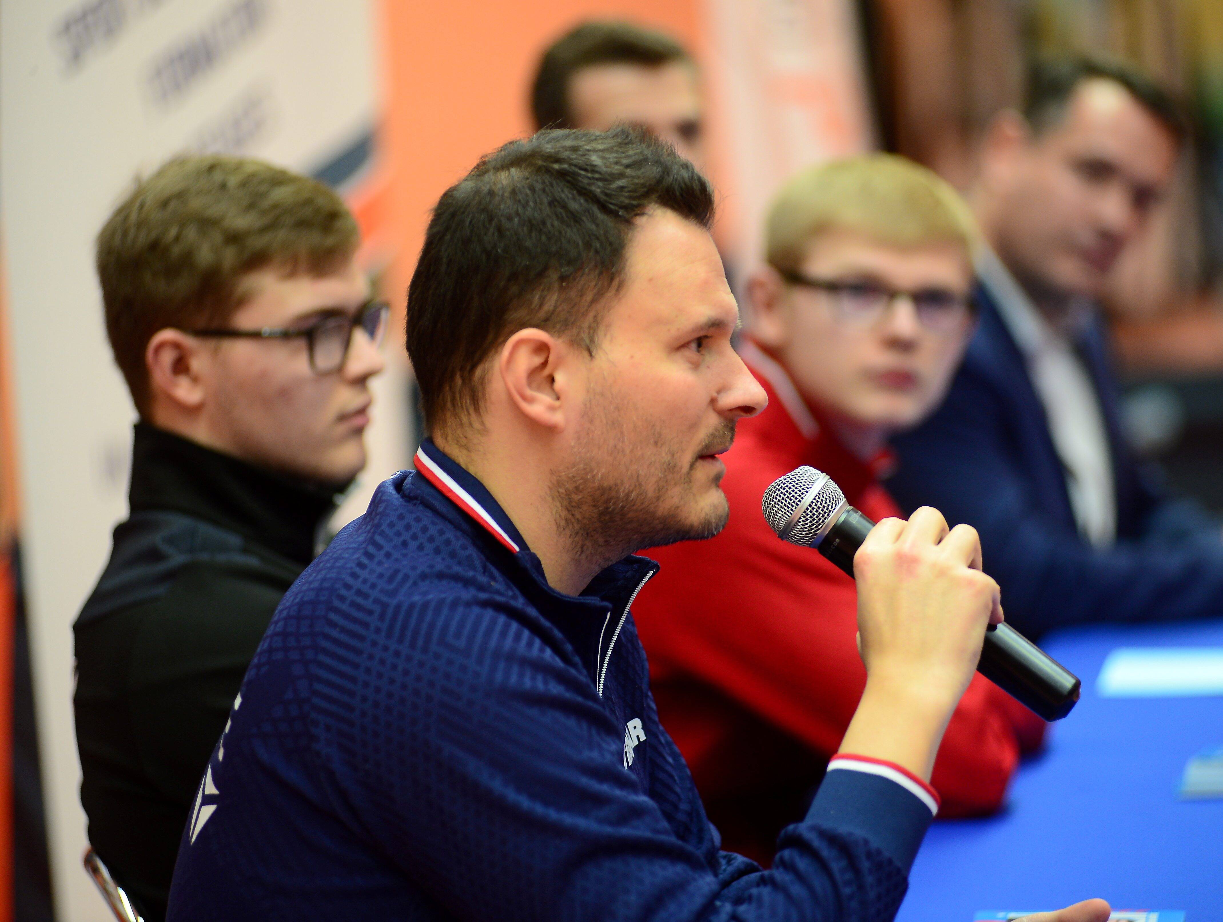 "Asseoir ce que l'on a mis en place sur les trois dernières années": Nathanaël Molin, entraîneur d'Alexis et Félix Lebrun, se projette sur la saison à venir