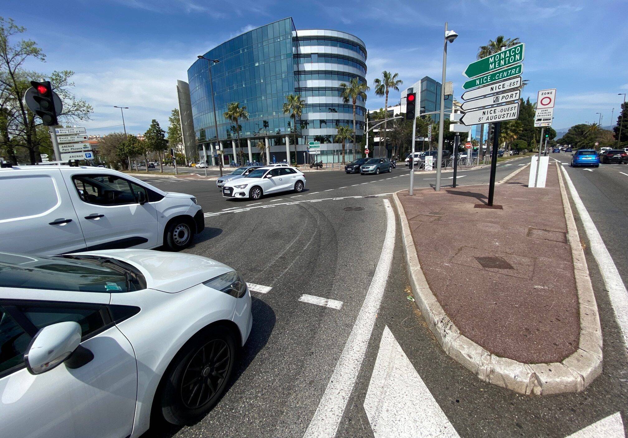 Après le décès d'un cycliste sur la promenade des Anglais samedi, le jeune automobiliste part en détention provisoire
