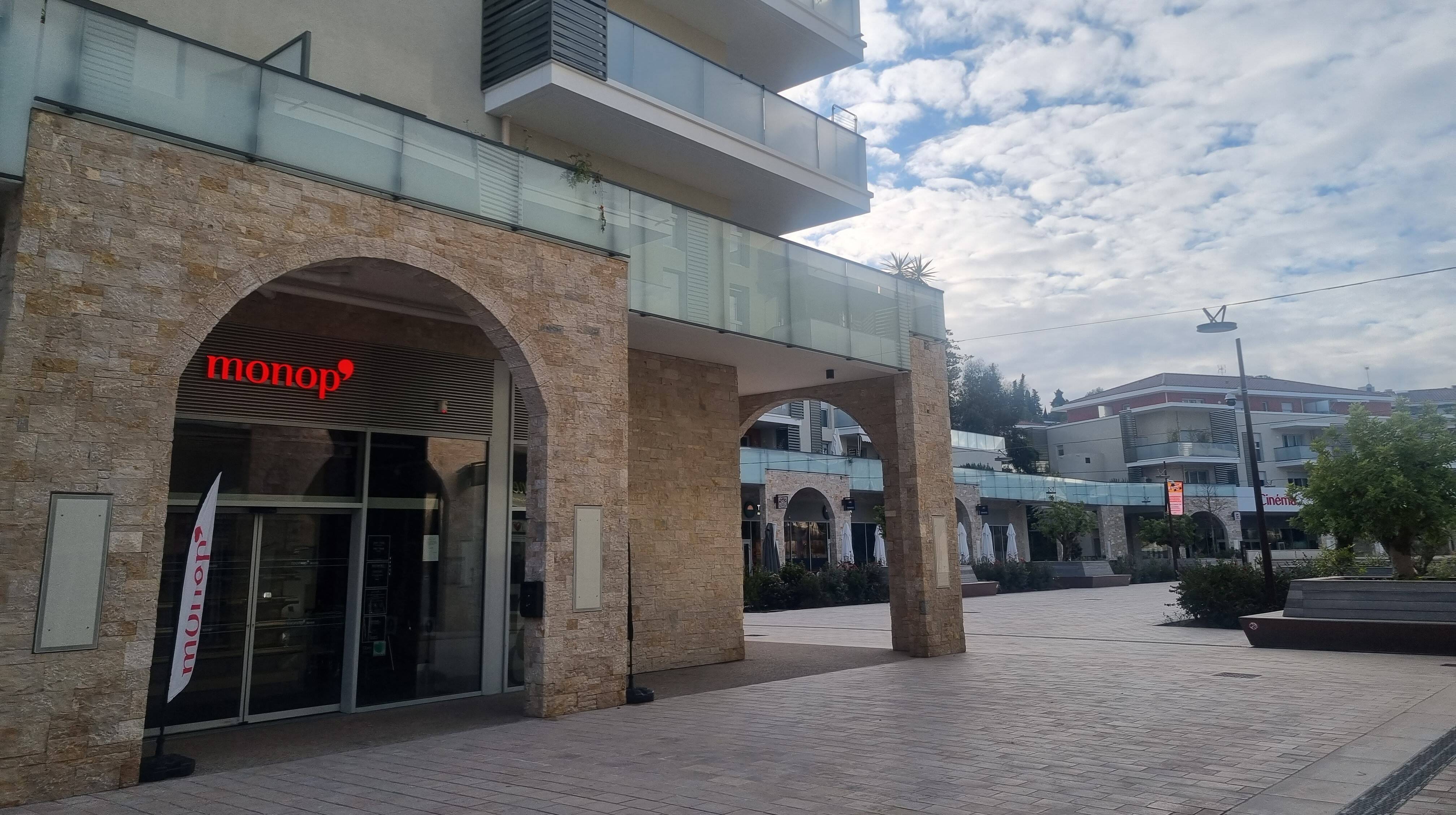 "On sentait que ça allait fermer": ouvert il y a seulement un an, Monop' Mougins, c'est déjà fini