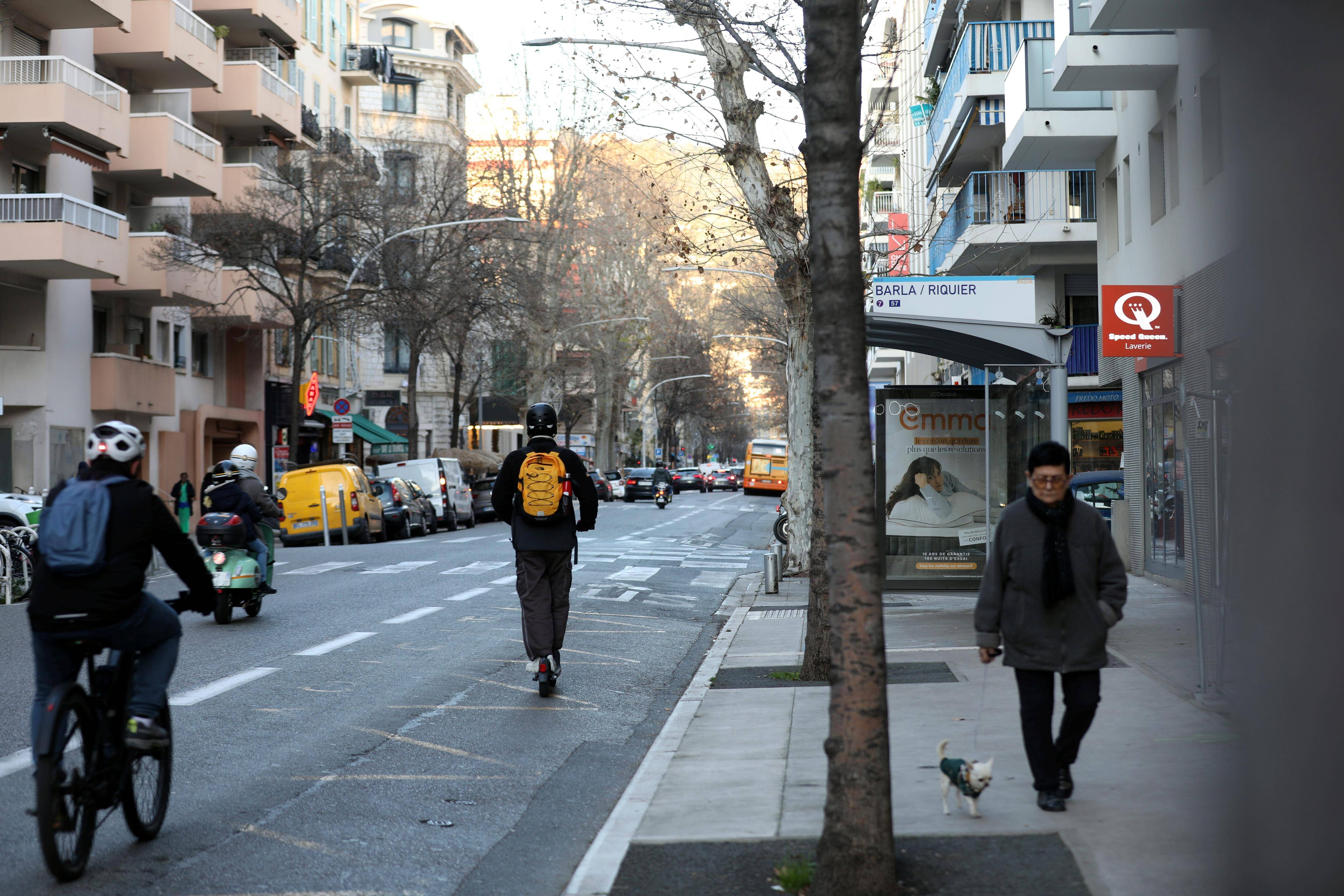 Vente d'alcool interdite, parking, requalification du boulevard Riquier: toutes les annonces de Christian Estrosi lors de sa réunion de quartier à Saint-Roch