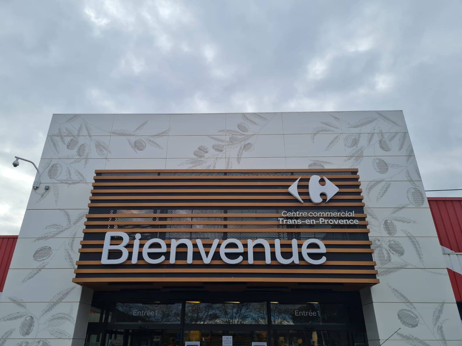 L'hypermarché Carrefour de Trans repris par celui de Sainte-Maxime, les salariés sous le choc