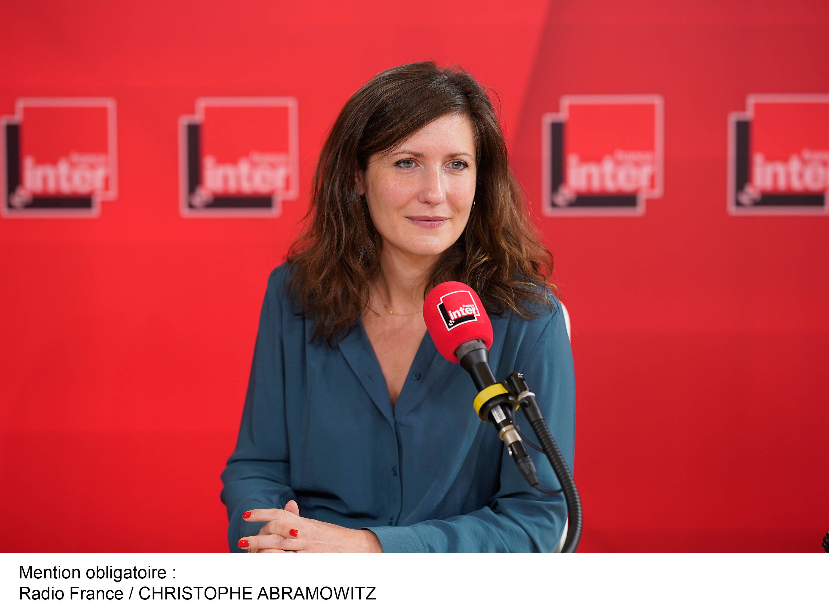 "L'horaire permet cette convivialité": Mathilde Munos, voix de France Inter entre 5h et 7h du matin, se confie sur son métier