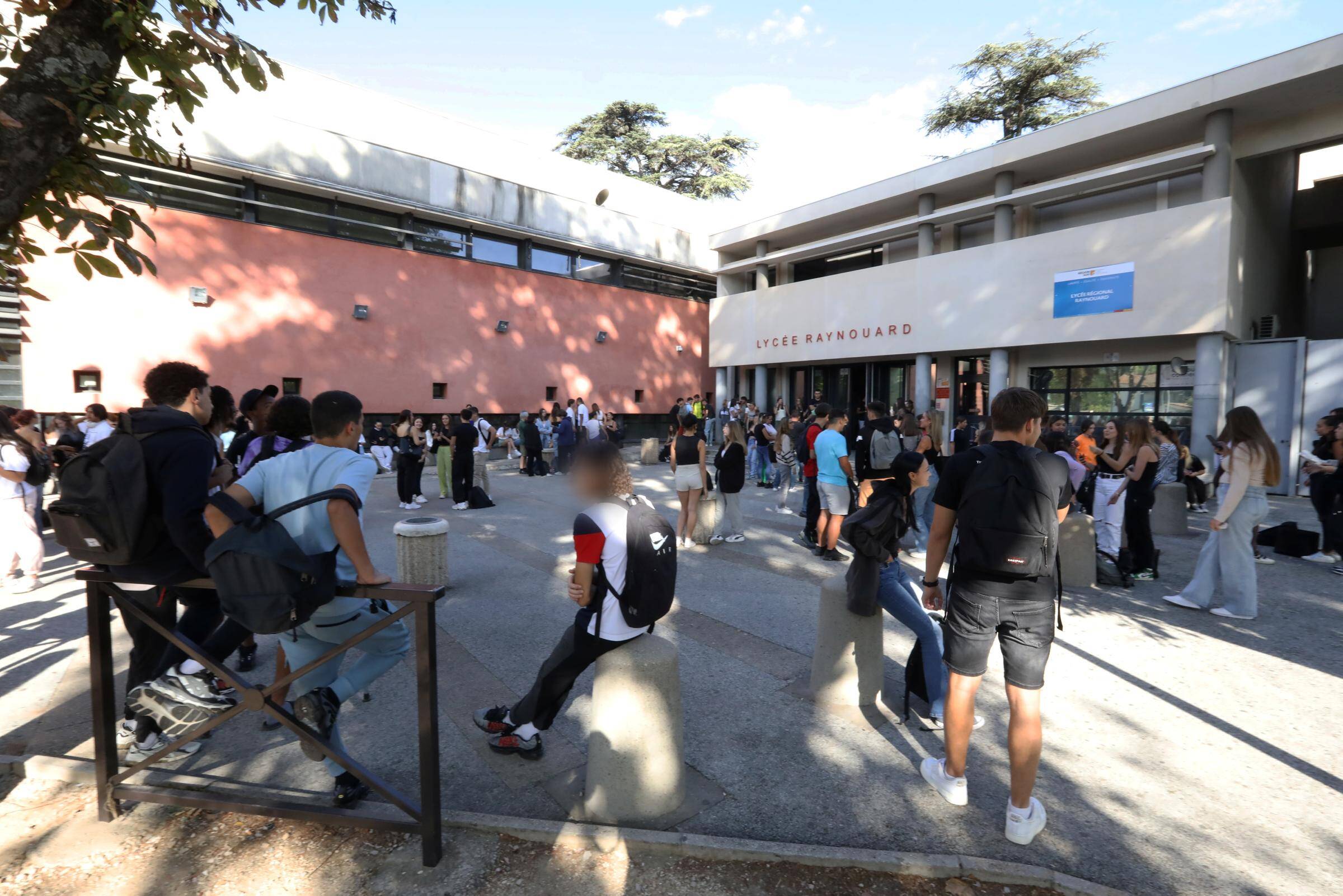 "Dommage qu'il faille taper du poing sur la table": le chauffage va enfin revenir au lycée de Brignoles