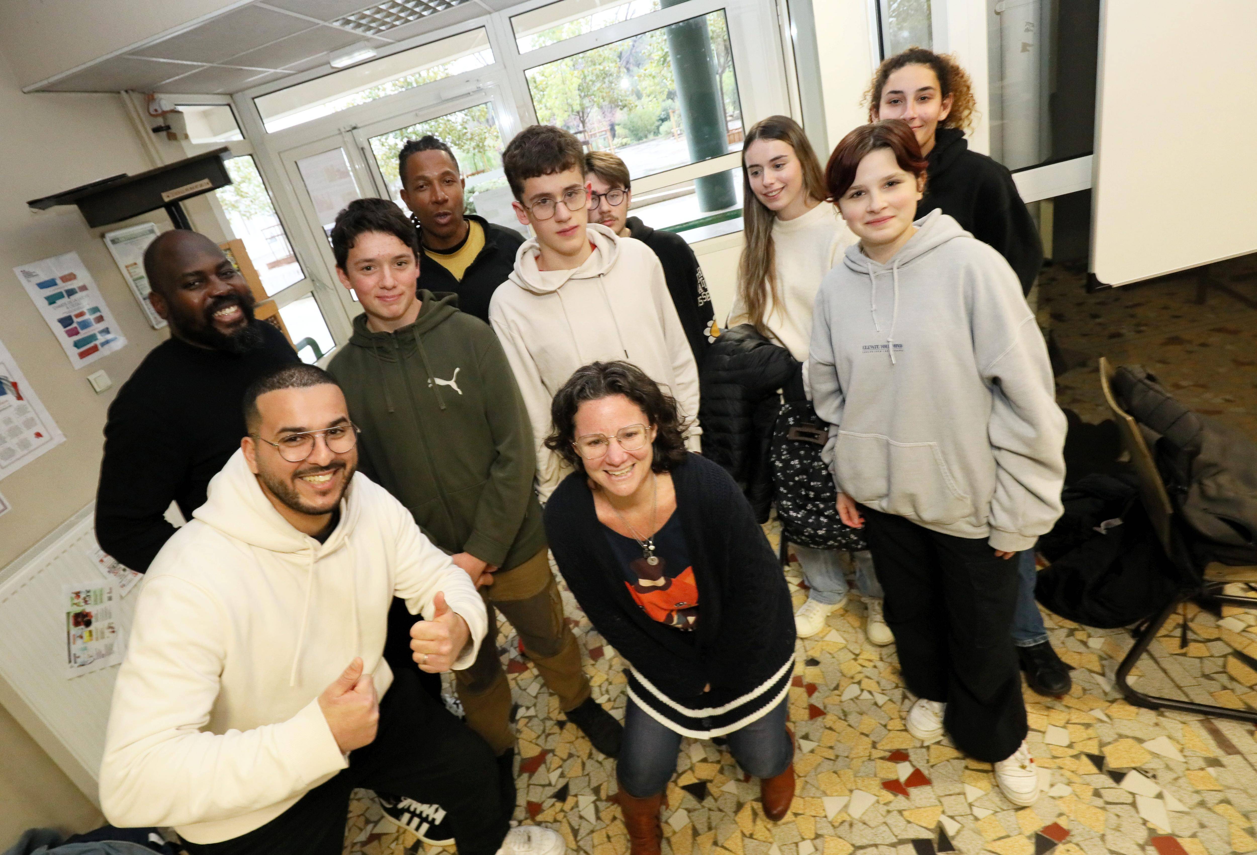 Deux humoristes du Bobar comedy club de Nice ont animé un atelier au campus Vert d'Azur d'Antibes... et c'est un succès