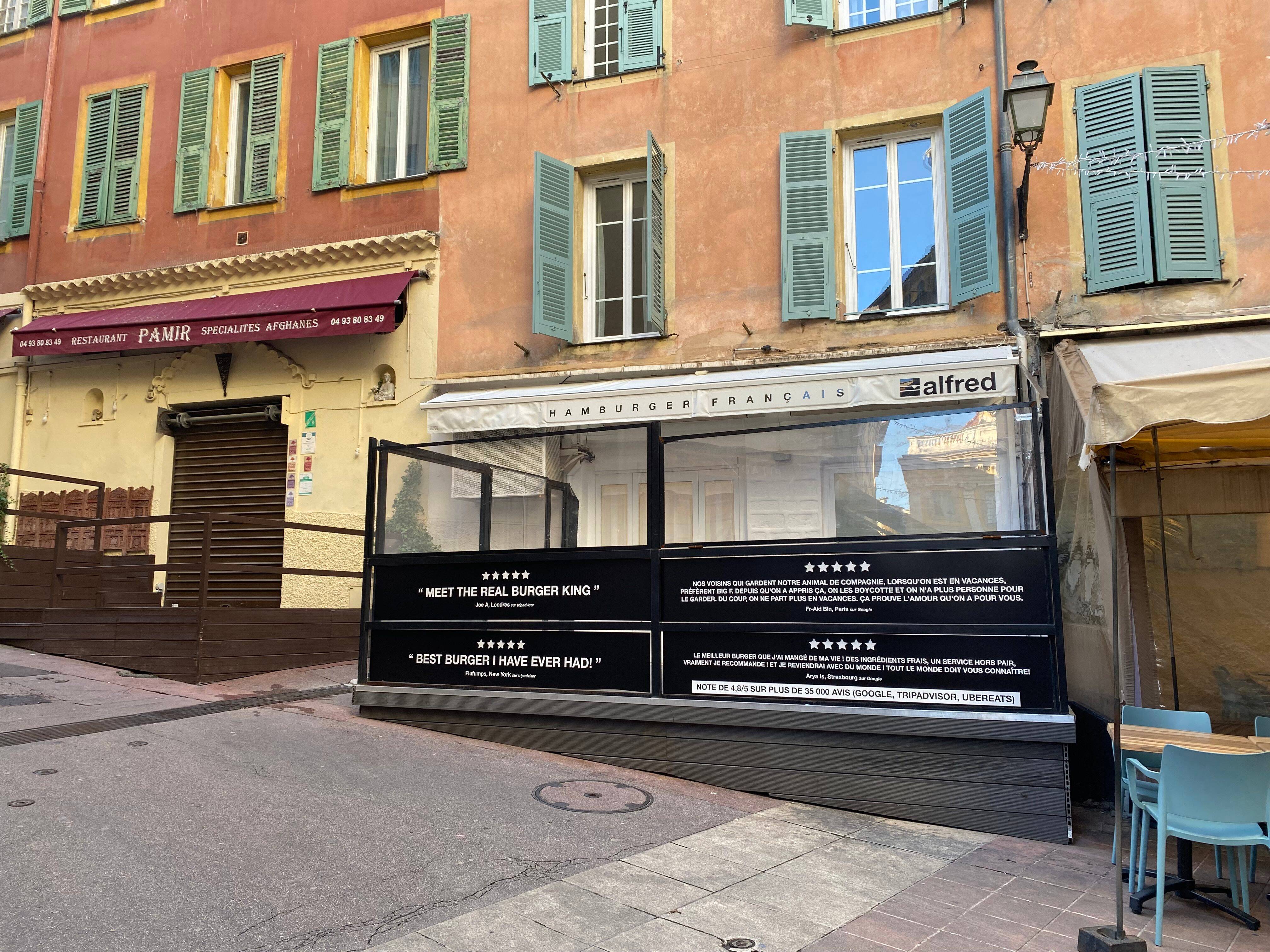 "Top 10 des meilleurs burgers de France": c'est quoi ce resto qui ouvre dans le Vieux-Nice?