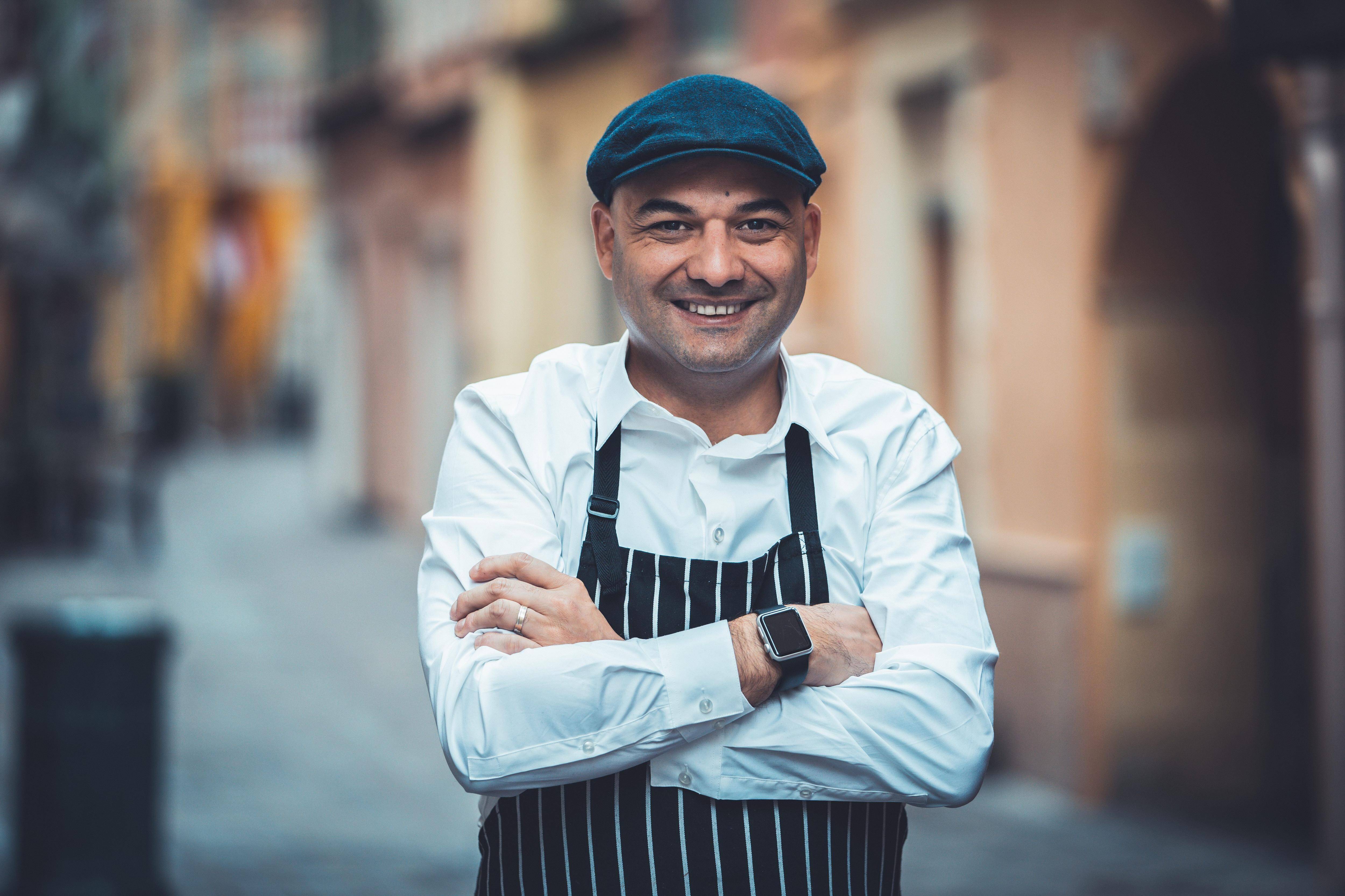 Après son grave accident de la route, ils lancent une cagnotte pour soutenir John, le gérant du Petit Bar à Monaco
