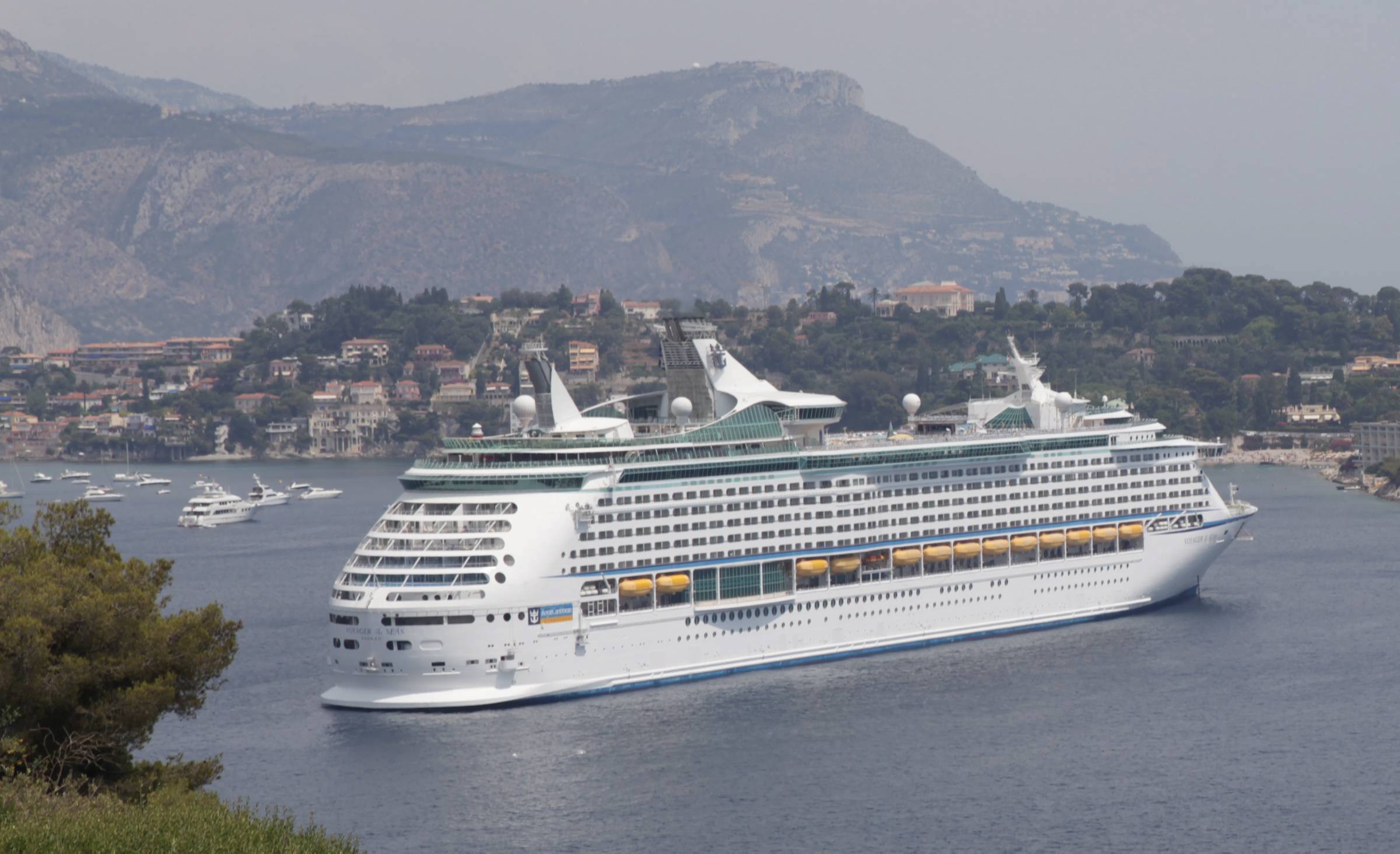 "Le tourisme de croisière, c'est 1% des 15 millions de passagers de l'aéroport": l'Union maritime 06 vent debout contre la décision de Christian Estrosi d'interdire les gros navires de croisière