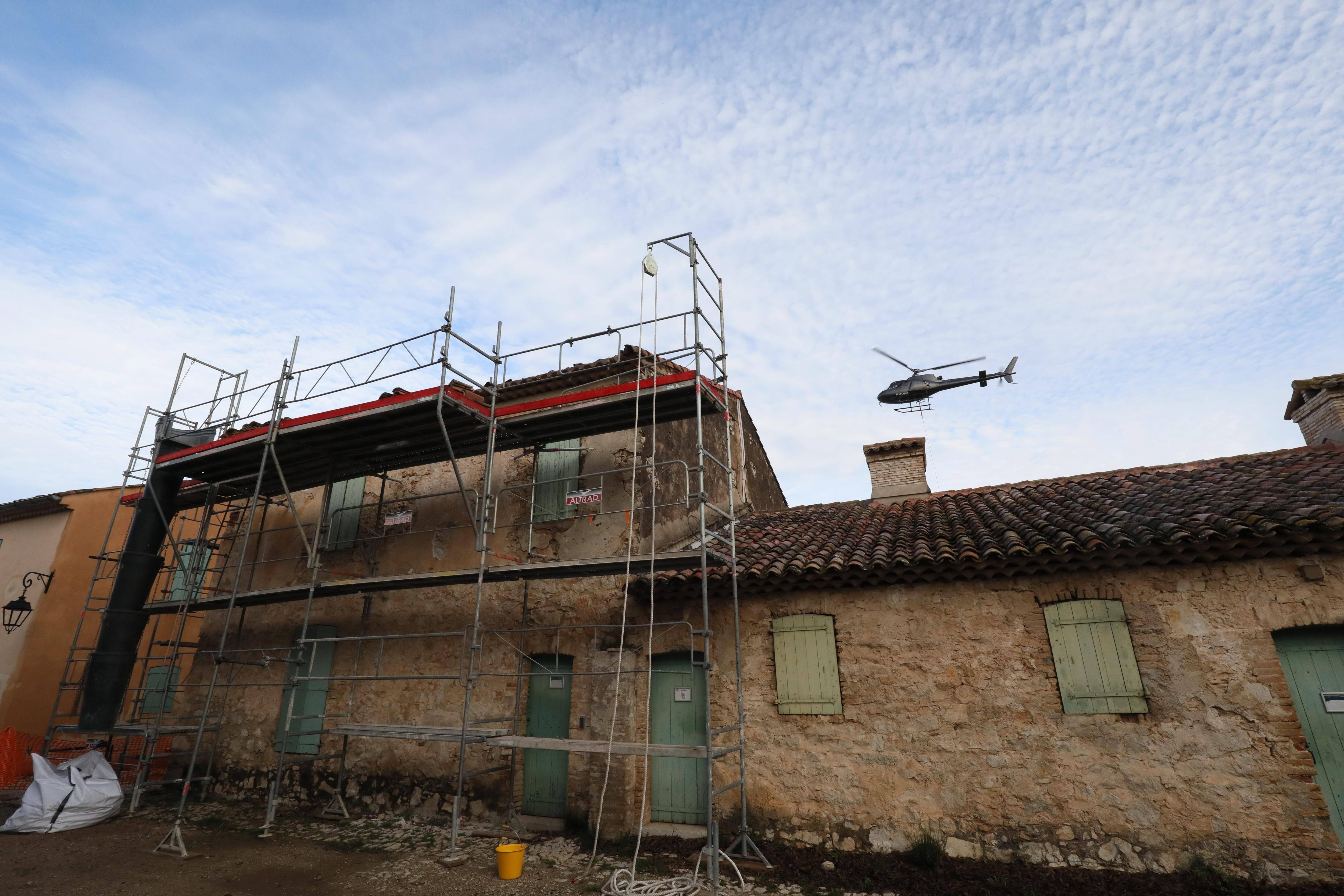Il y en aura pour 30M¬ et ça va durer des années, la restauration du Fort Royal de l'île Sainte-Marguerite à Cannes a démarré
