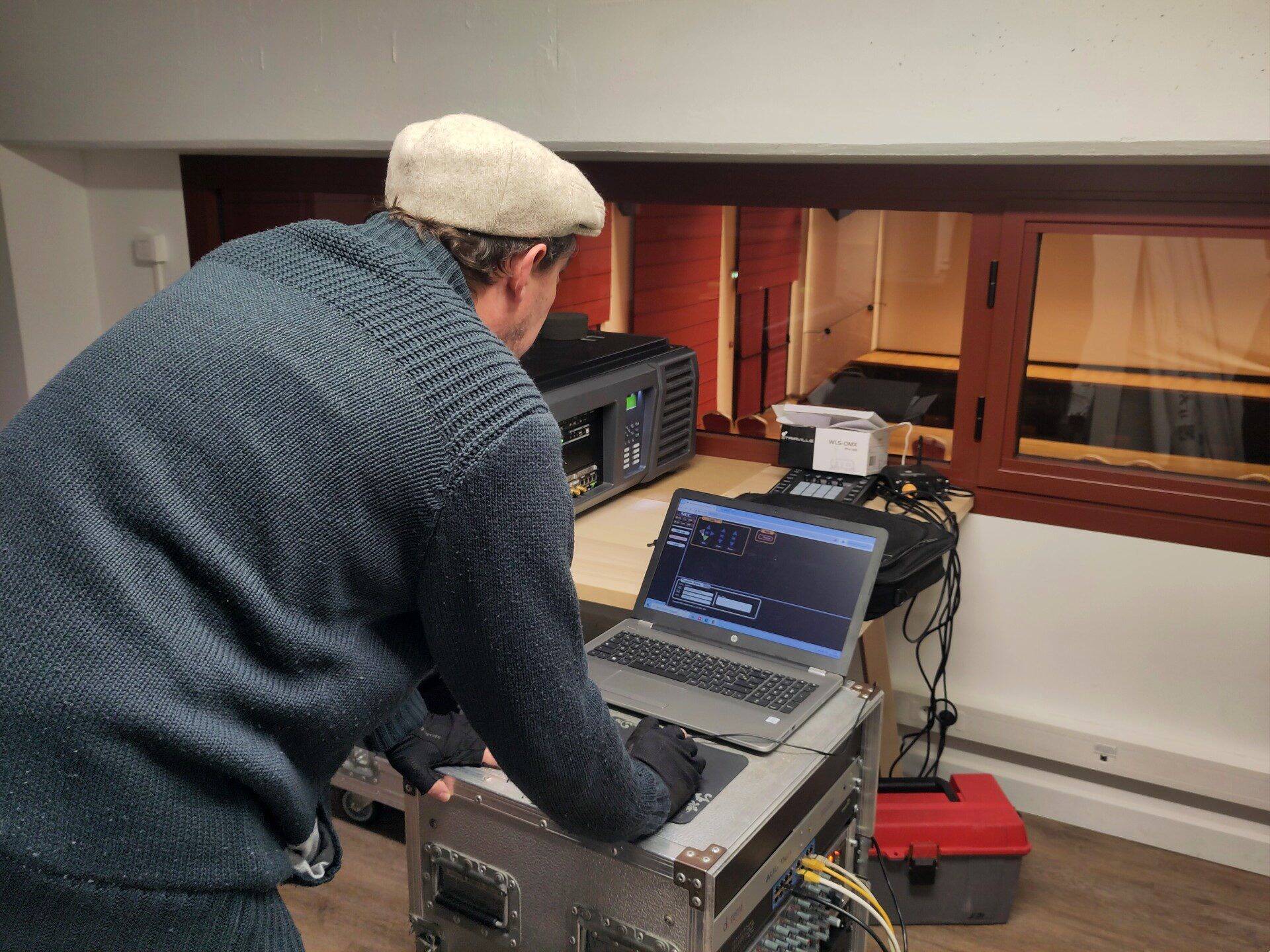 "Une prise électrique, et je fais une séance de cinéma": Adrien amène le 7e art dans les petites communes des Alpes-Maritimes