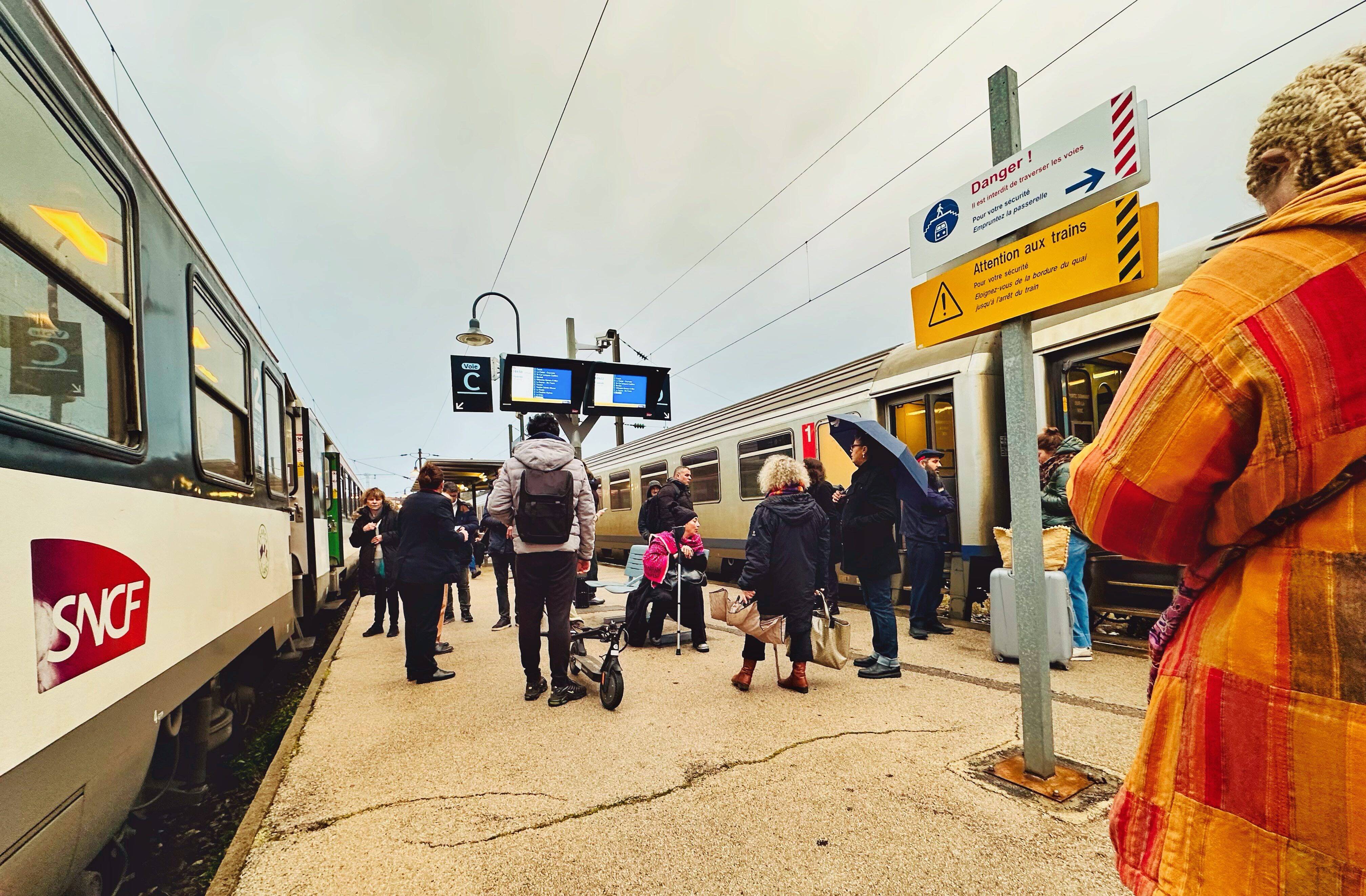 SNCF: les trains à l'arrêt entre Toulon et Marseille