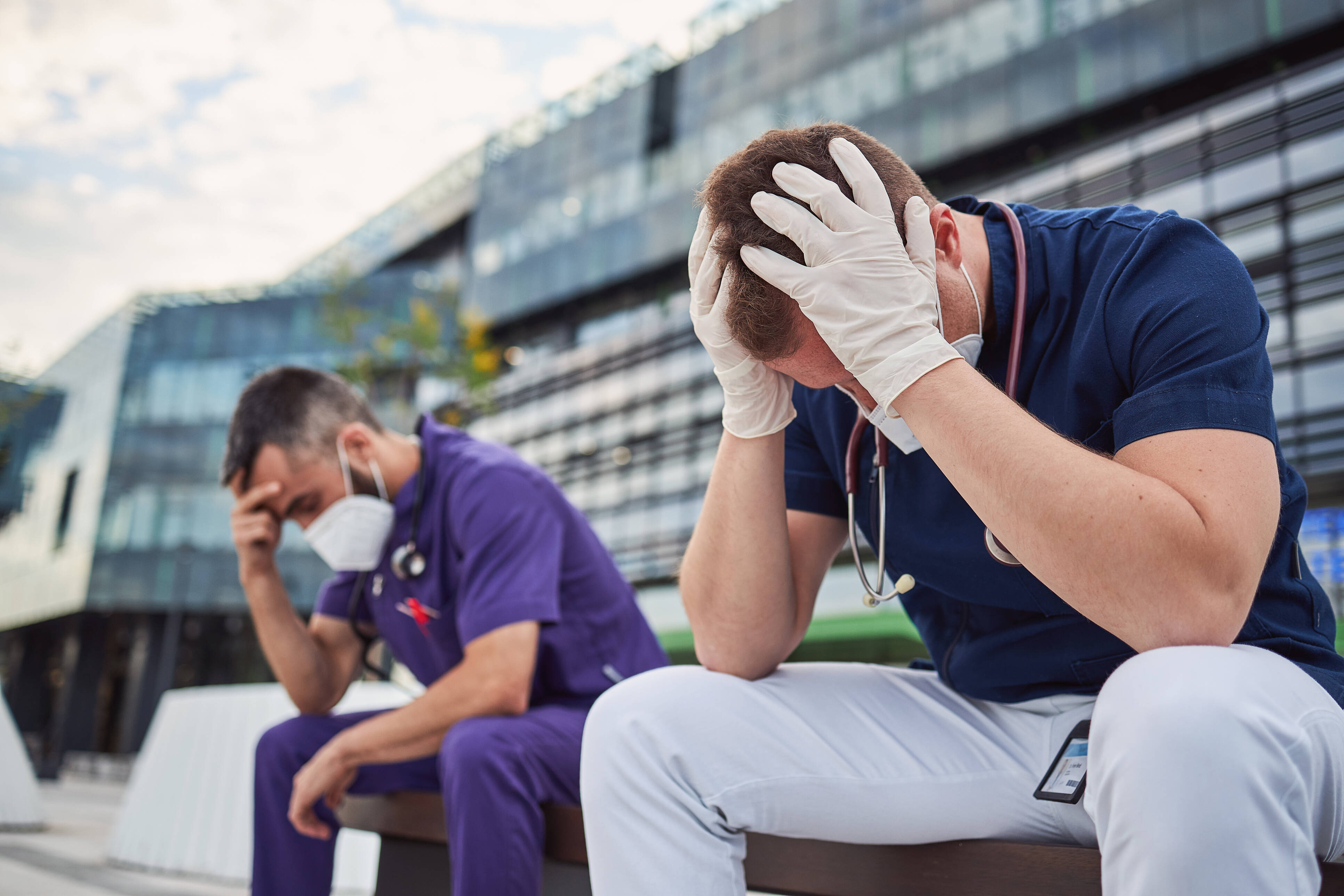 Flexibilité organisationnelle, dispositifs de soutien... Comment améliorer le bien-être des professionnels et étudiants de la santé?